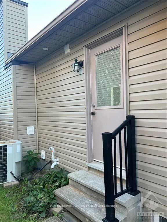 Photo 3 of Unit B, 1520 Blohm Drive, Ottawa, Hunt Club Park — HOMEH