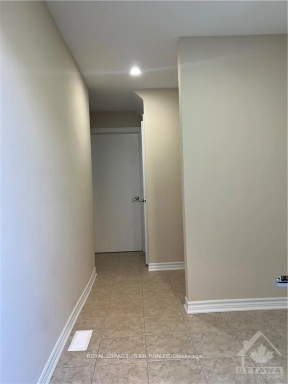 Photo 4 of Unit B, 1520 Blohm Drive, Ottawa, Hunt Club Park — HOMEH