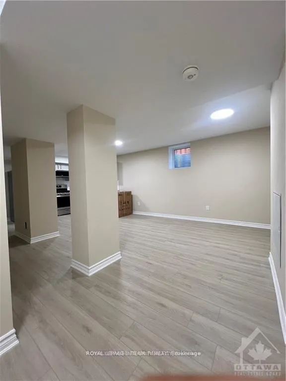 Photo 6 of Unit B, 1520 Blohm Drive, Ottawa, Hunt Club Park — HOMEH