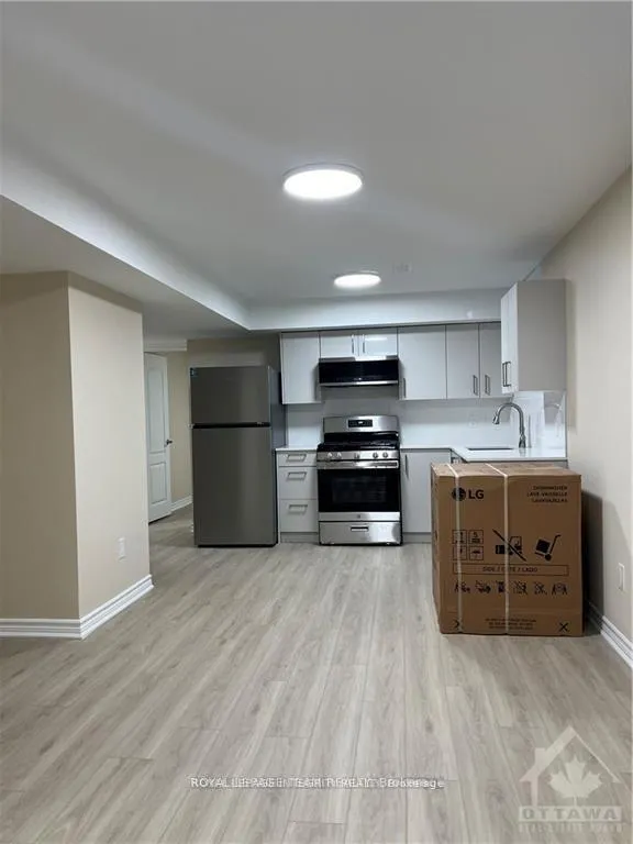 Photo 8 of Unit B, 1520 Blohm Drive, Ottawa, Hunt Club Park — HOMEH