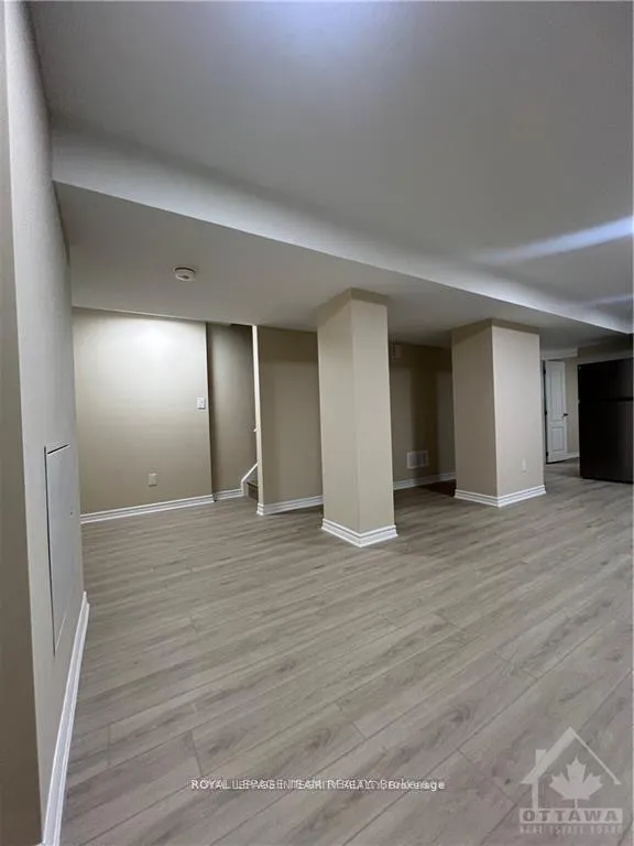 Photo 10 of Unit B, 1520 Blohm Drive, Ottawa, Hunt Club Park — HOMEH