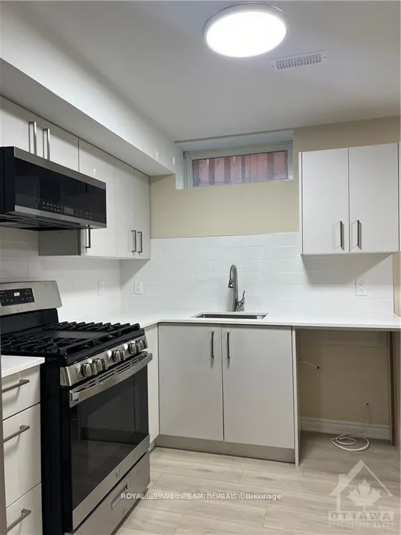 Photo 12 of Unit B, 1520 Blohm Drive, Ottawa, Hunt Club Park — HOMEH