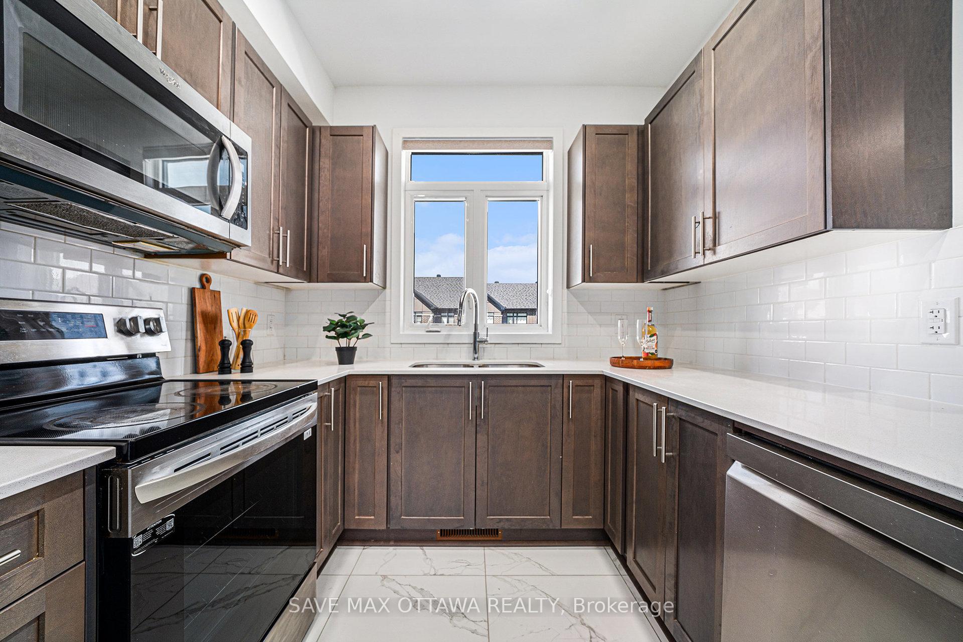 Photo 14 of 149 Lemon Leaf Lane, Ottawa, Leitrim — HOMEH