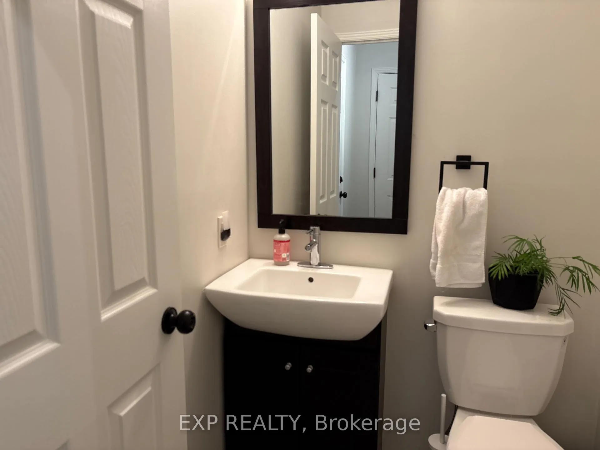Photo 4 of 14 Drumso Street, Ottawa, Hunt Club Park/Greenboro — HOMEH