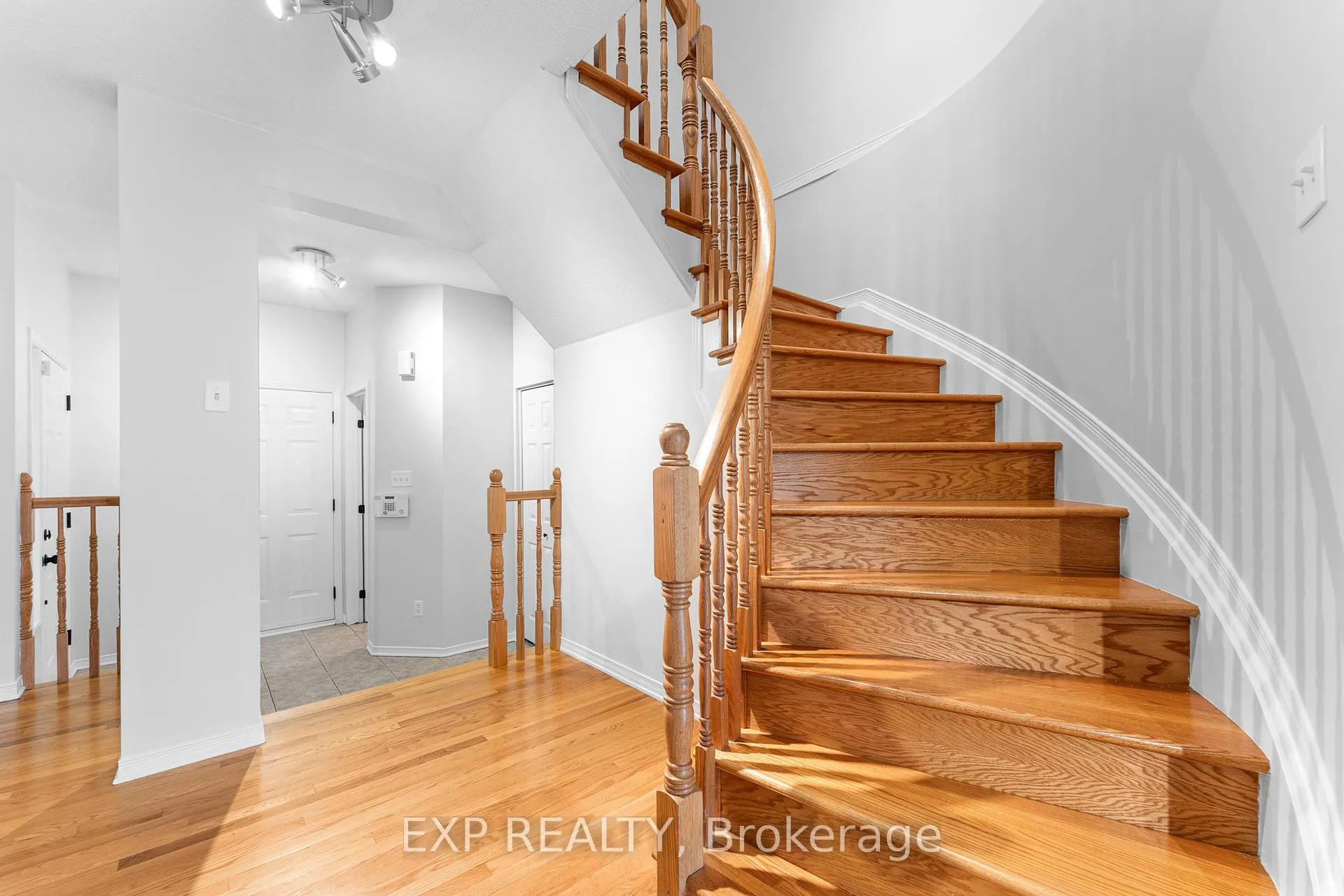 Photo 6 of 14 Drumso Street, Ottawa, Hunt Club Park/Greenboro — HOMEH