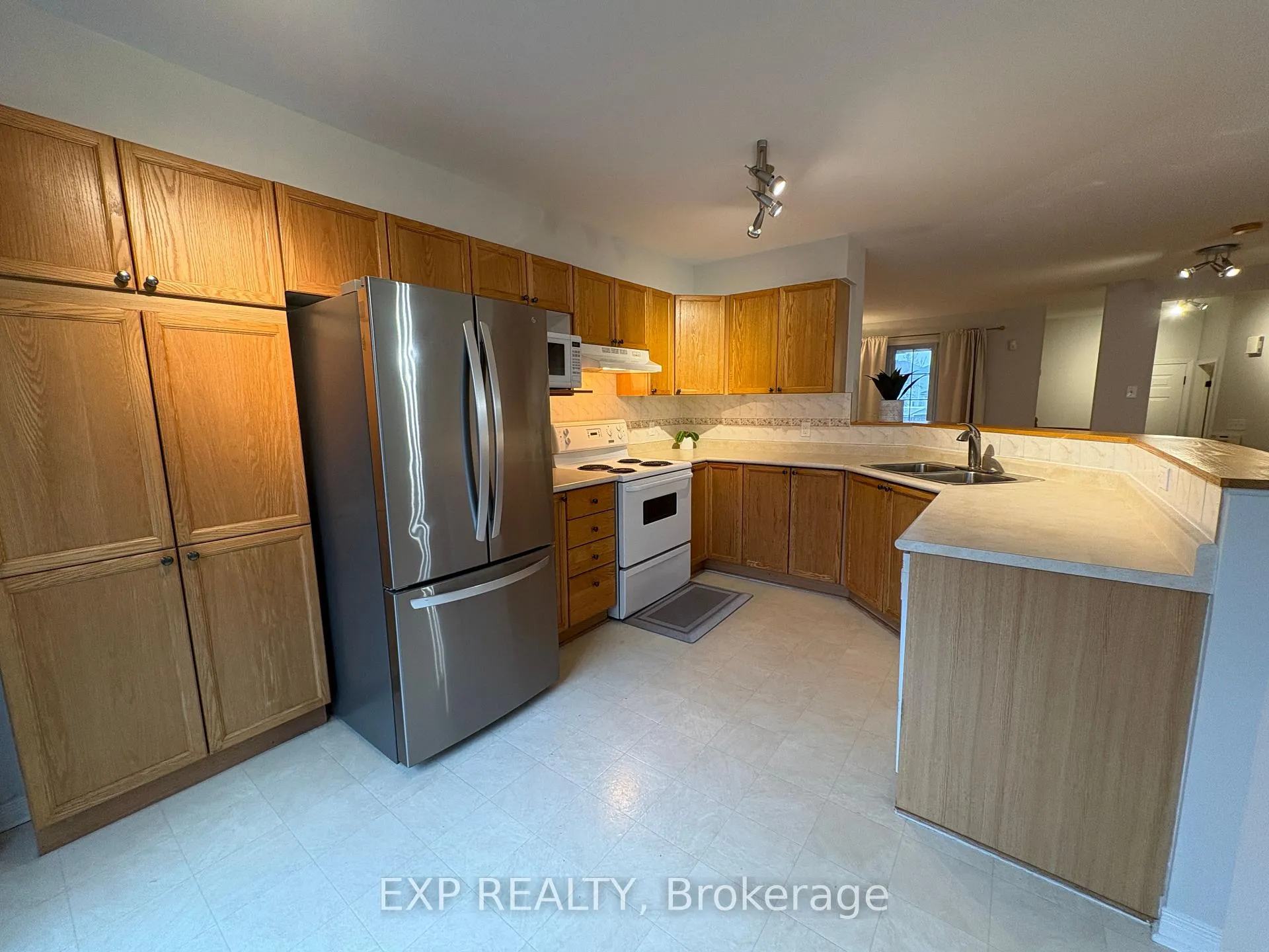 Photo 9 of 14 Drumso Street, Ottawa, Hunt Club Park/Greenboro — HOMEH