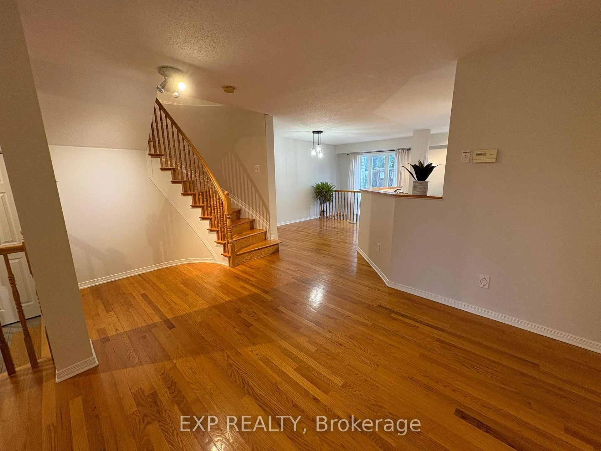Photo 12 of 14 Drumso Street, Ottawa, Hunt Club Park/Greenboro — HOMEH