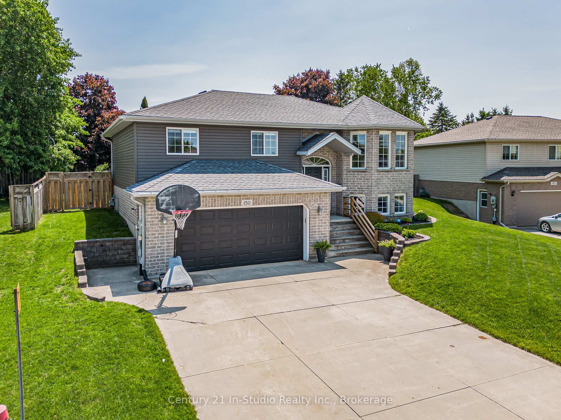 Photo 3 of 150 16th Avenue Crescent, Hanover — HOMEH