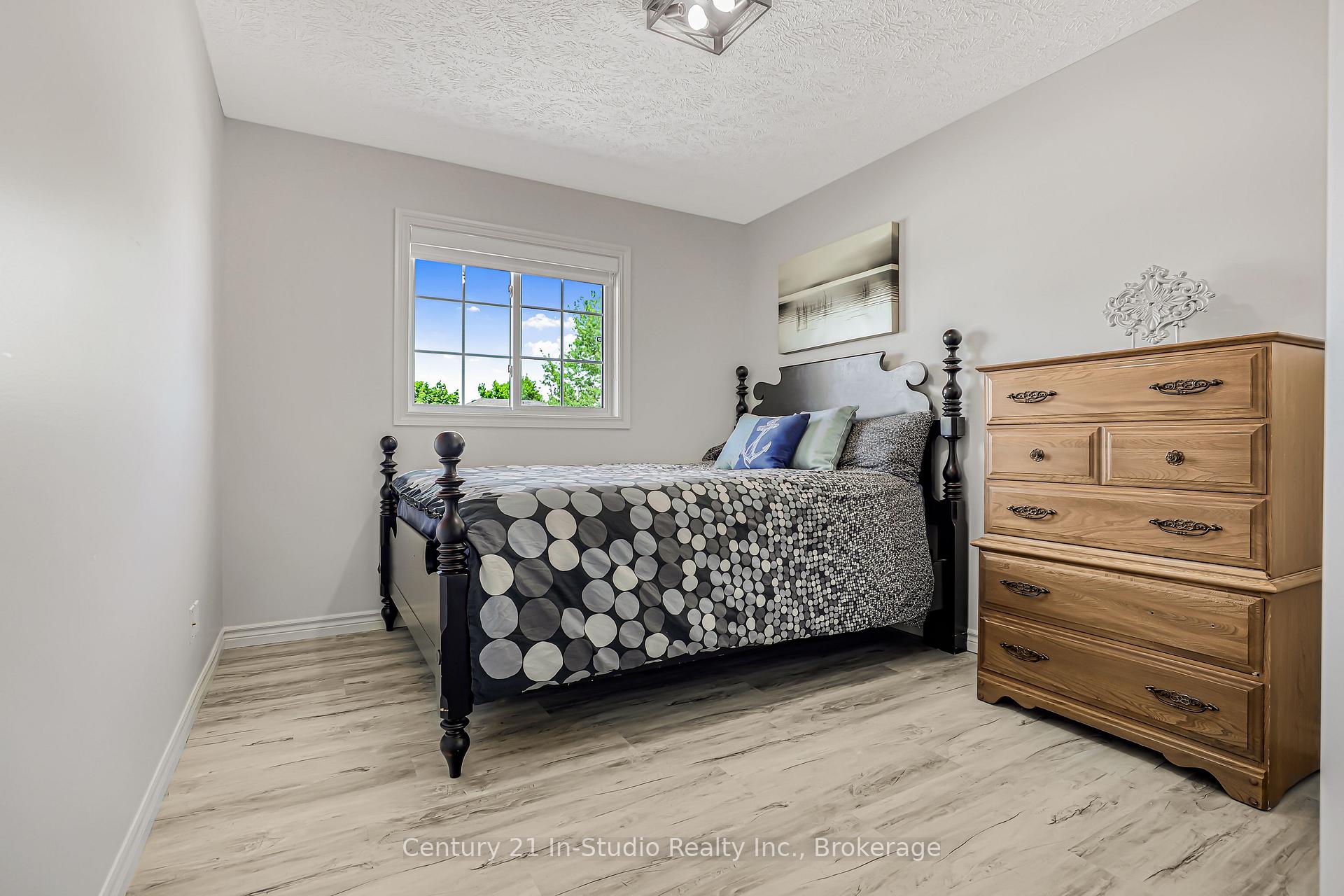 Photo 17 of 150 16th Avenue Crescent, Hanover — HOMEH