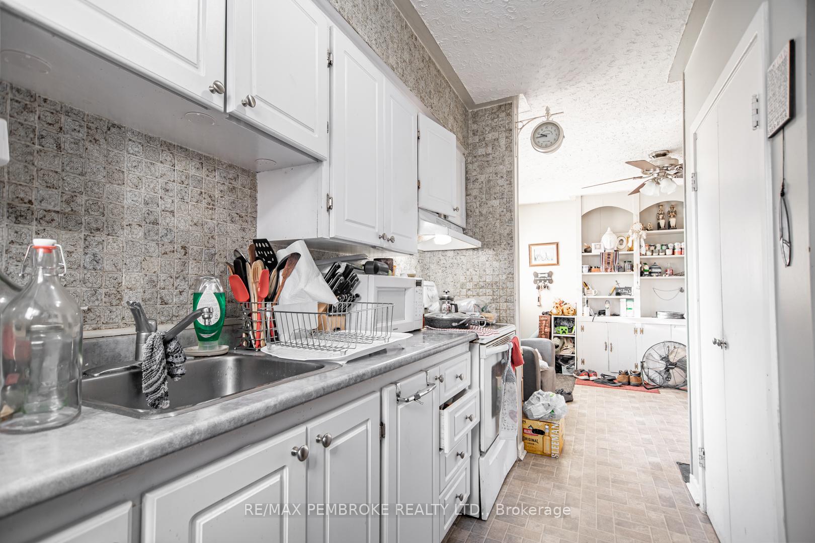 Photo 10 of 632 First Avenue, Laurentian Valley — HOMEH
