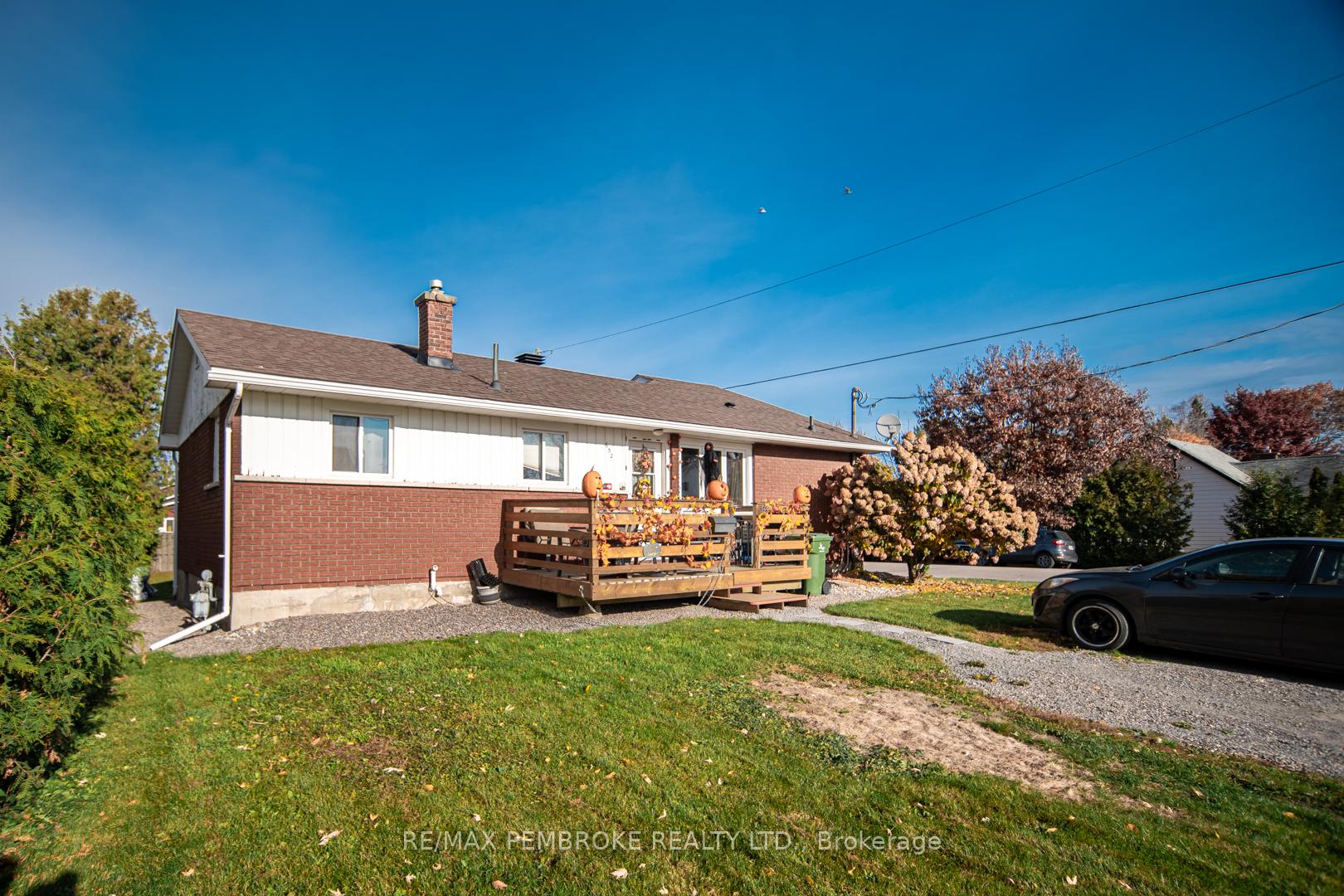 Photo 28 of 632 First Avenue, Laurentian Valley — HOMEH