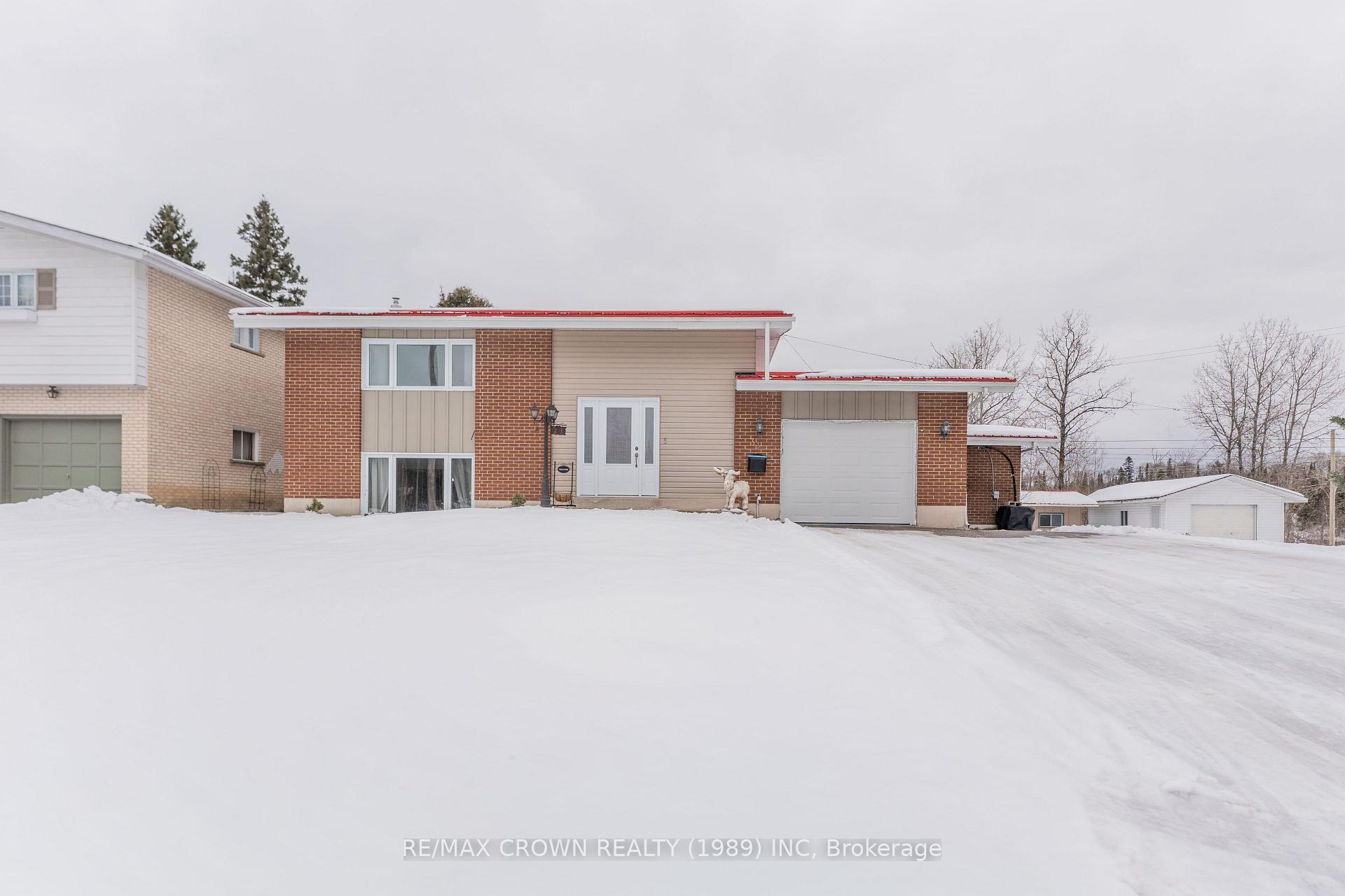 Photo 2 of 32 Kimberly Drive, Kapuskasing — HOMEH