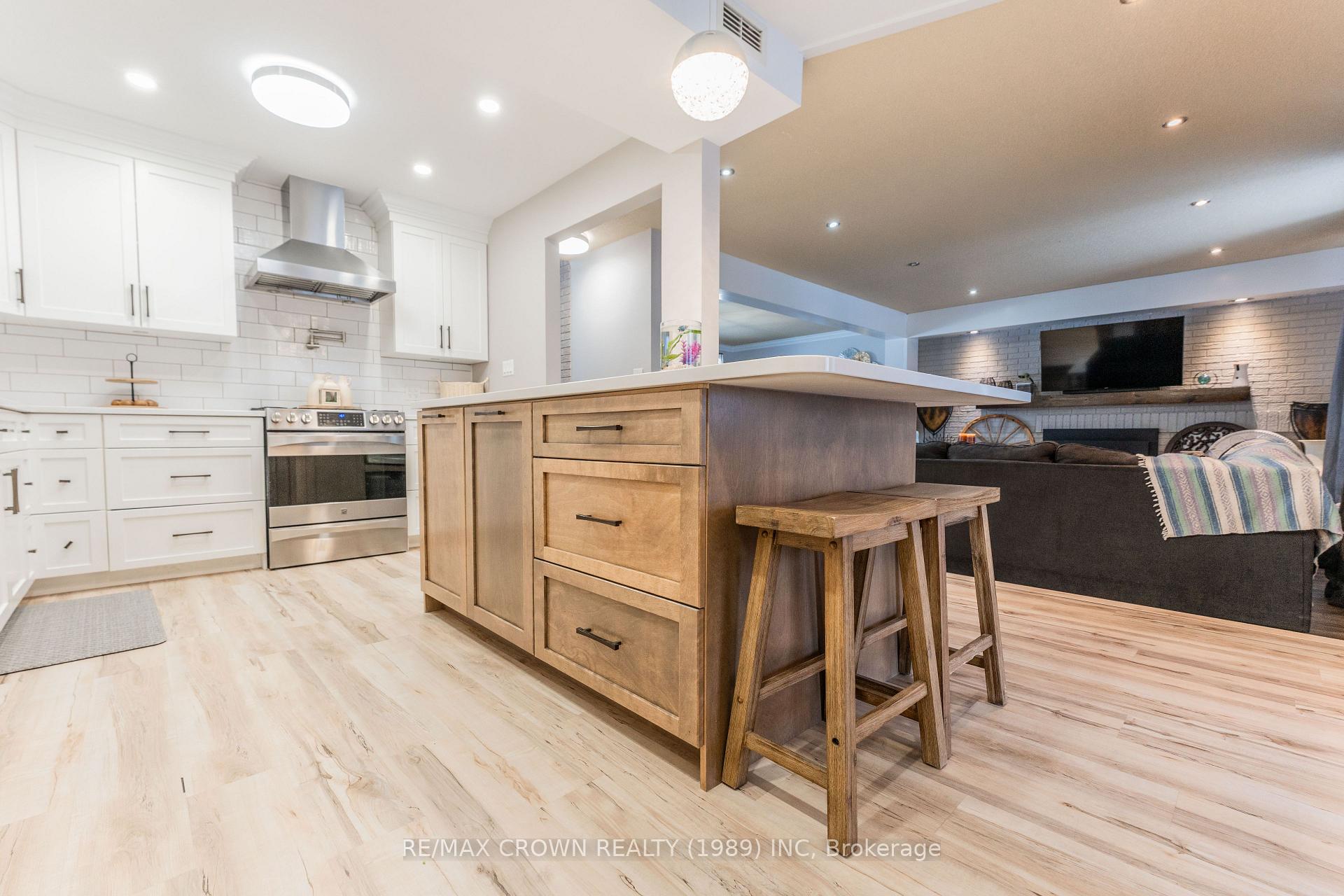 Photo 11 of 32 Kimberly Drive, Kapuskasing — HOMEH