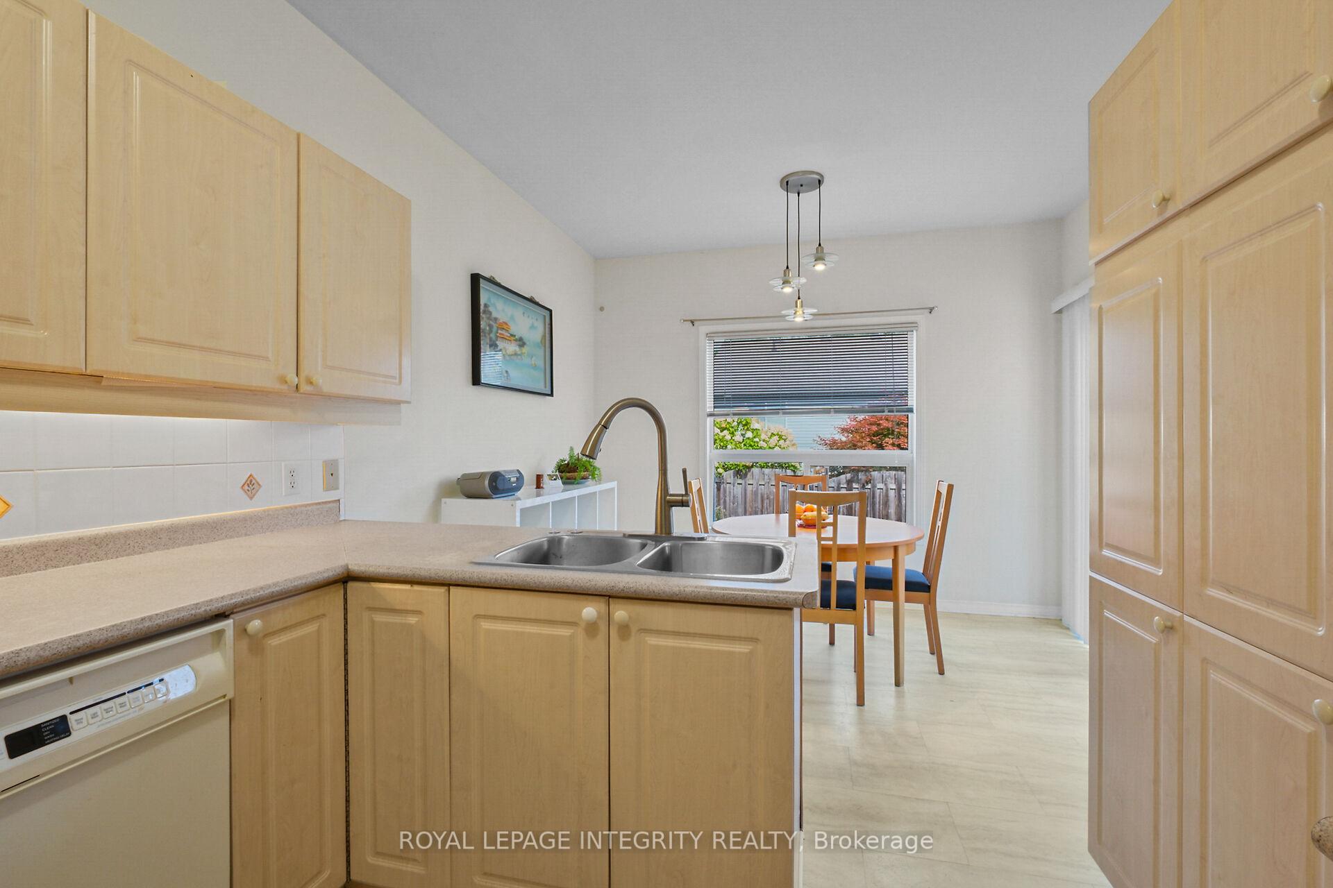 Photo 15 of 170 Grandpark Circle, Ottawa, Hunt Club Park — HOMEH