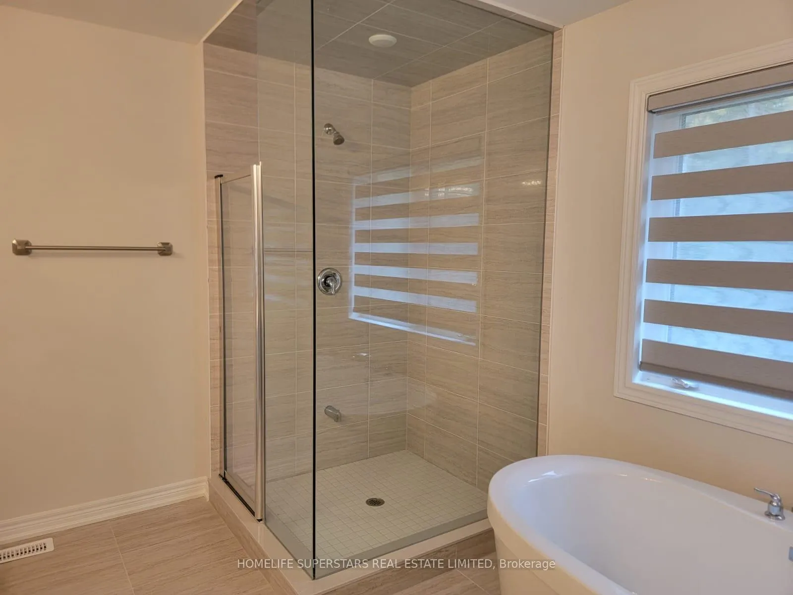 Photo 10 of 1486 Davis Loop W, Innisfil, Lefroy — HOMEH