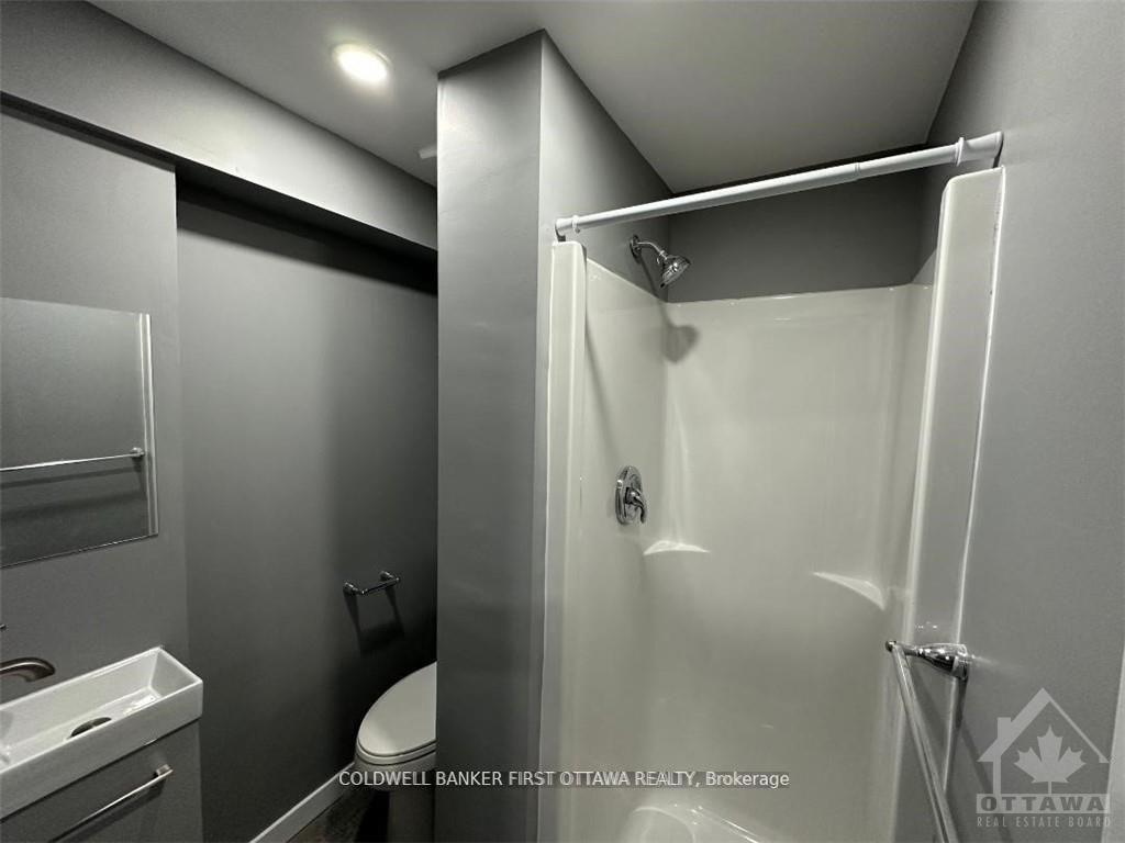 Photo 16 of 68 Burlington Crescent, Ottawa, Hunt Club Park/Greenboro — HOMEH