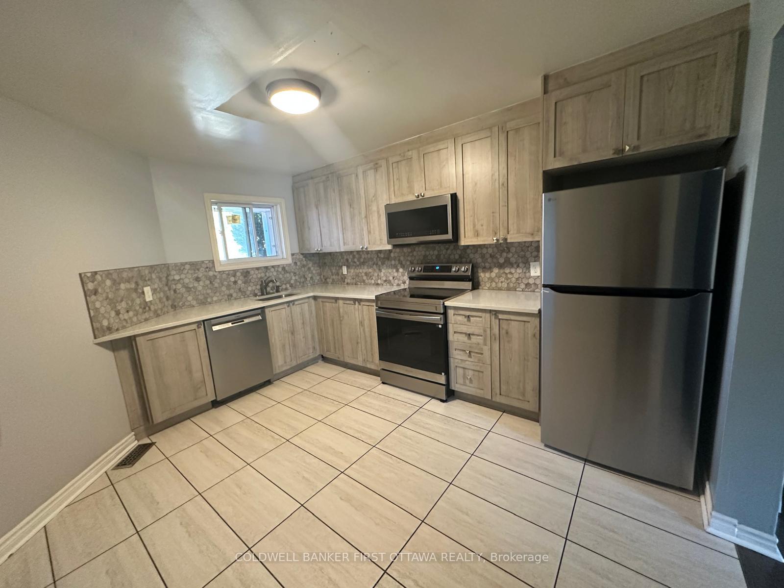 Photo 19 of 68 Burlington Crescent, Ottawa, Hunt Club Park/Greenboro — HOMEH