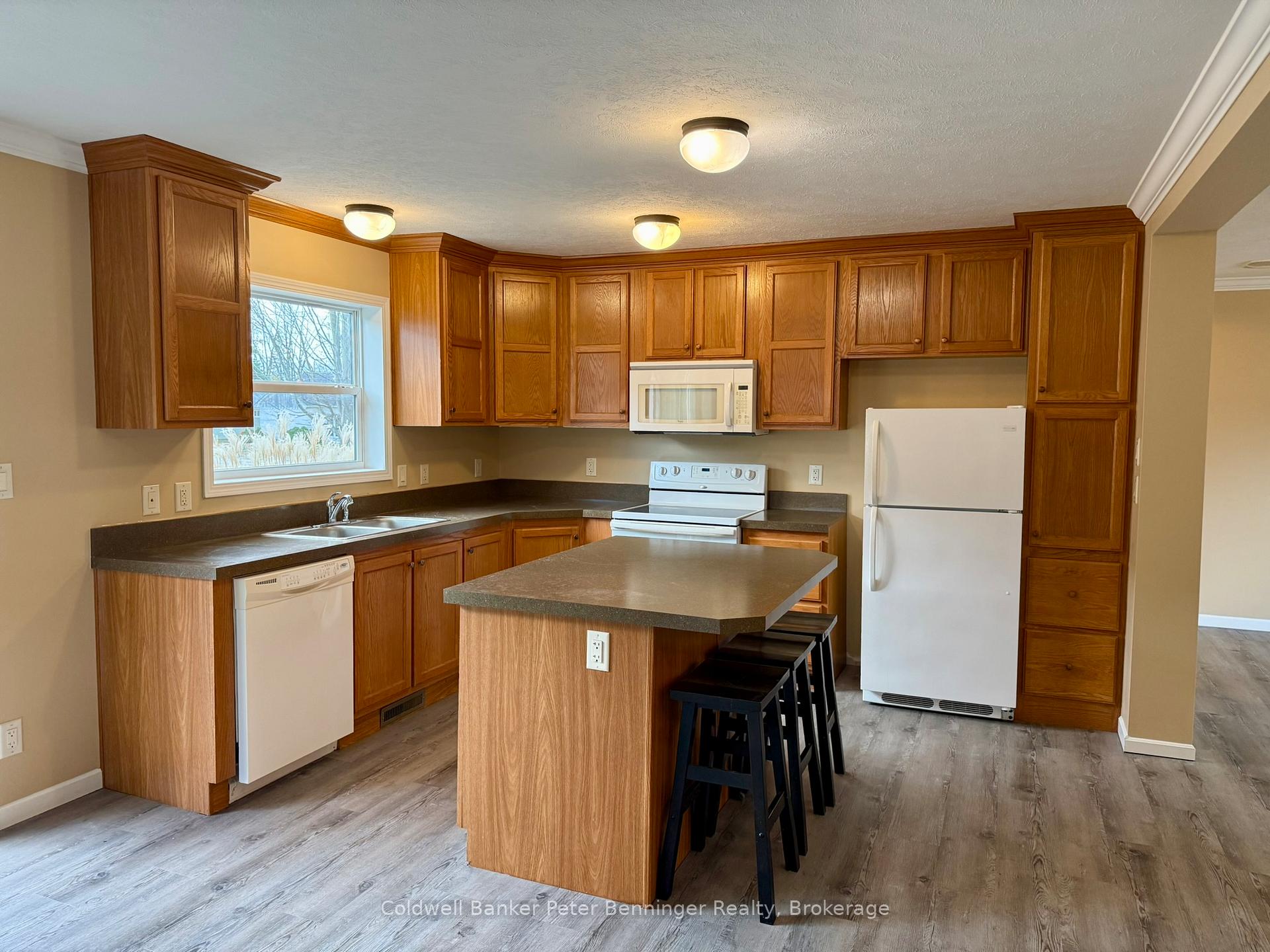 Photo 2 of 28 Rae Street, Kincardine — HOMEH