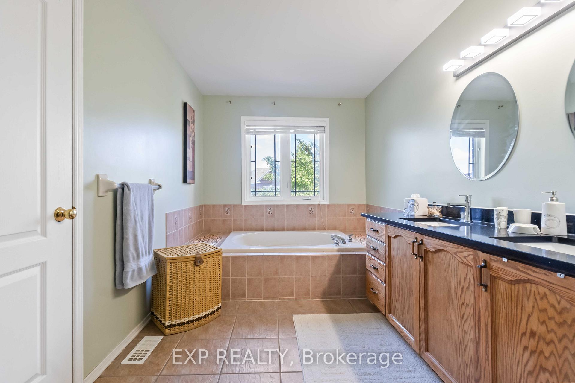 Photo 19 of 104 Yorkberry Gate, Ottawa, Hunt Club — HOMEH