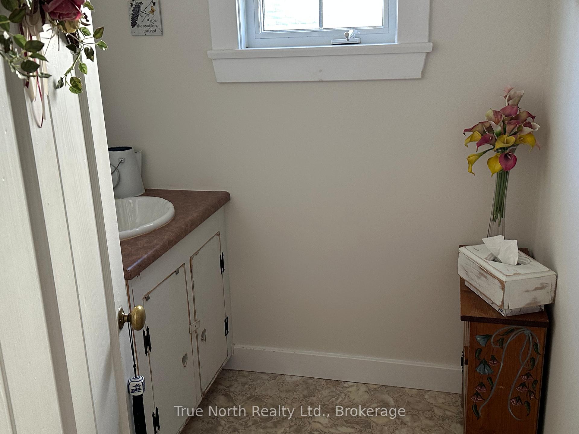 Photo 10 of 86 Devonshire Street, Kapuskasing — HOMEH