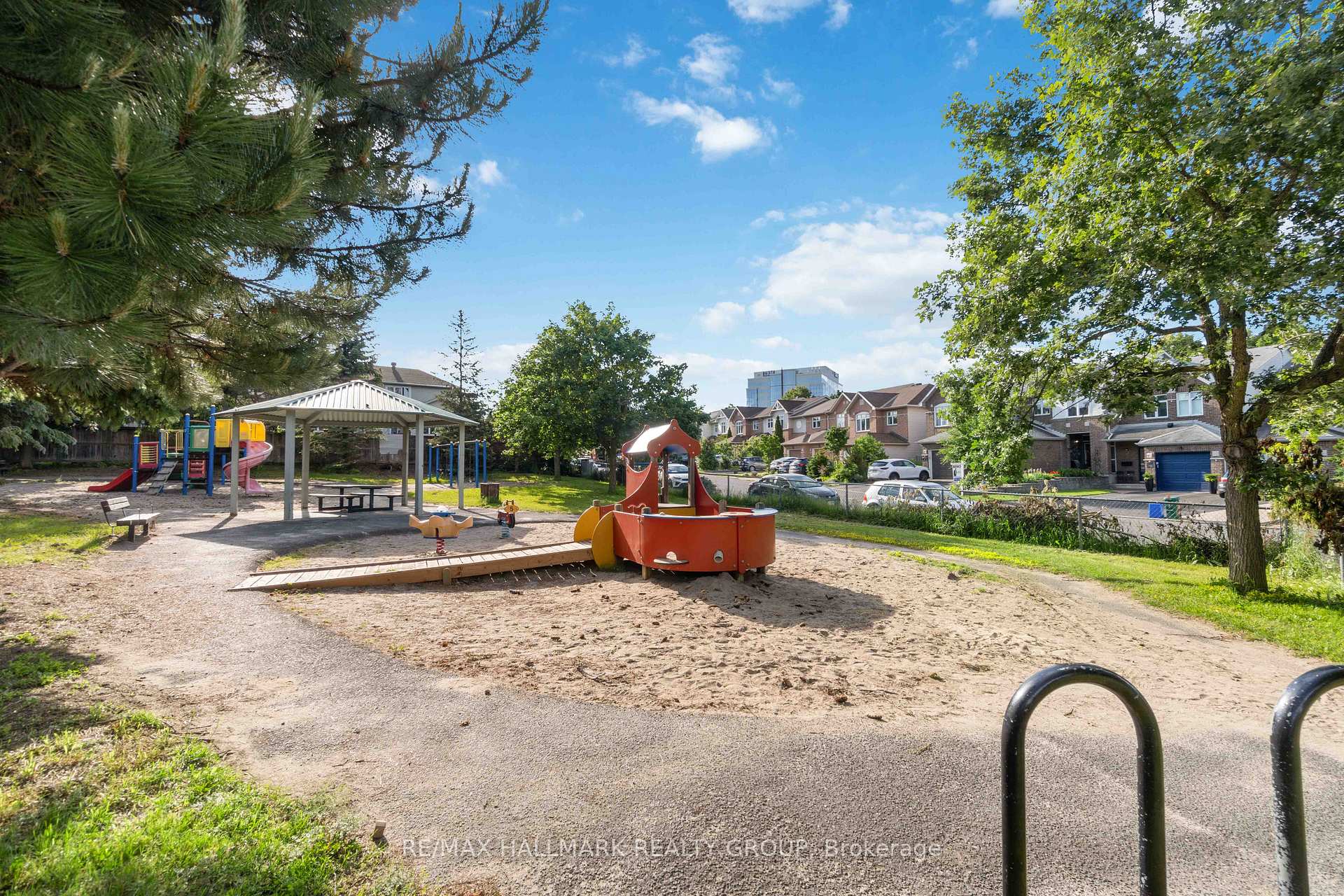 Photo 26 of 41 Kimberwick Crescent, Ottawa, Quinterra — HOMEH
