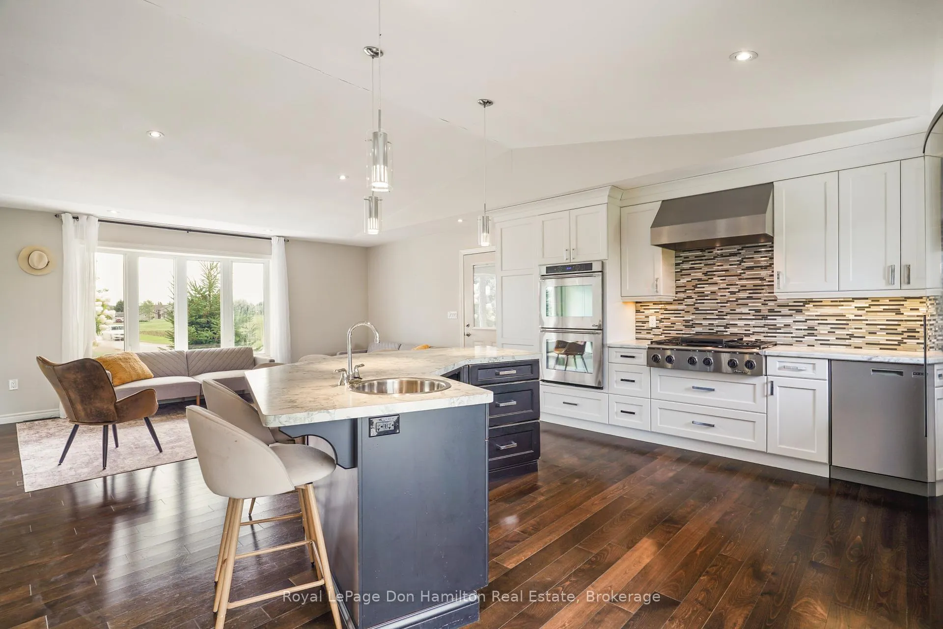 Photo 11 of 1009 Queen Street, Howick — HOMEH