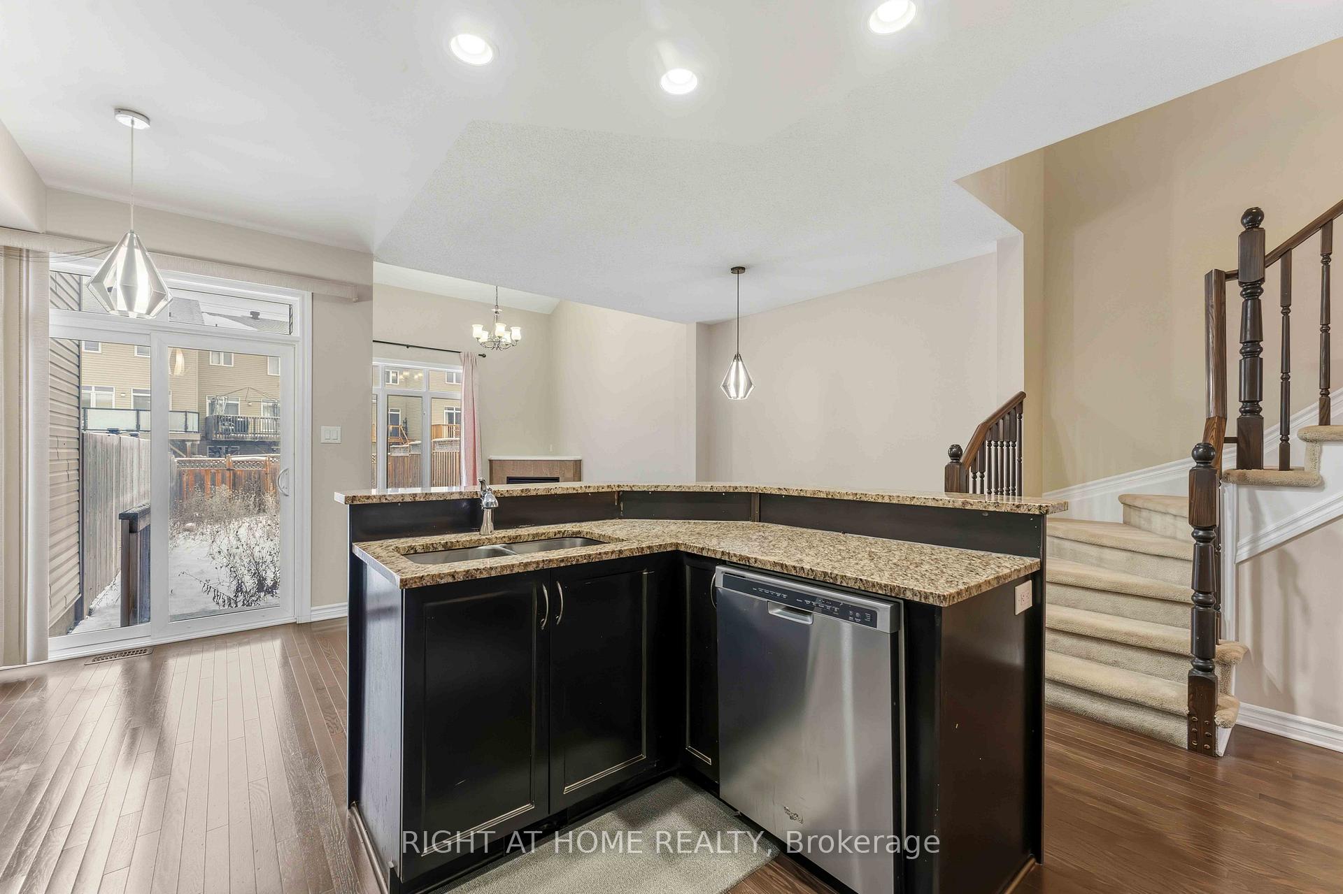 Photo 4 of 359 Kingbrook Drive, Ottawa, Kanata - Bridlewood — HOMEH