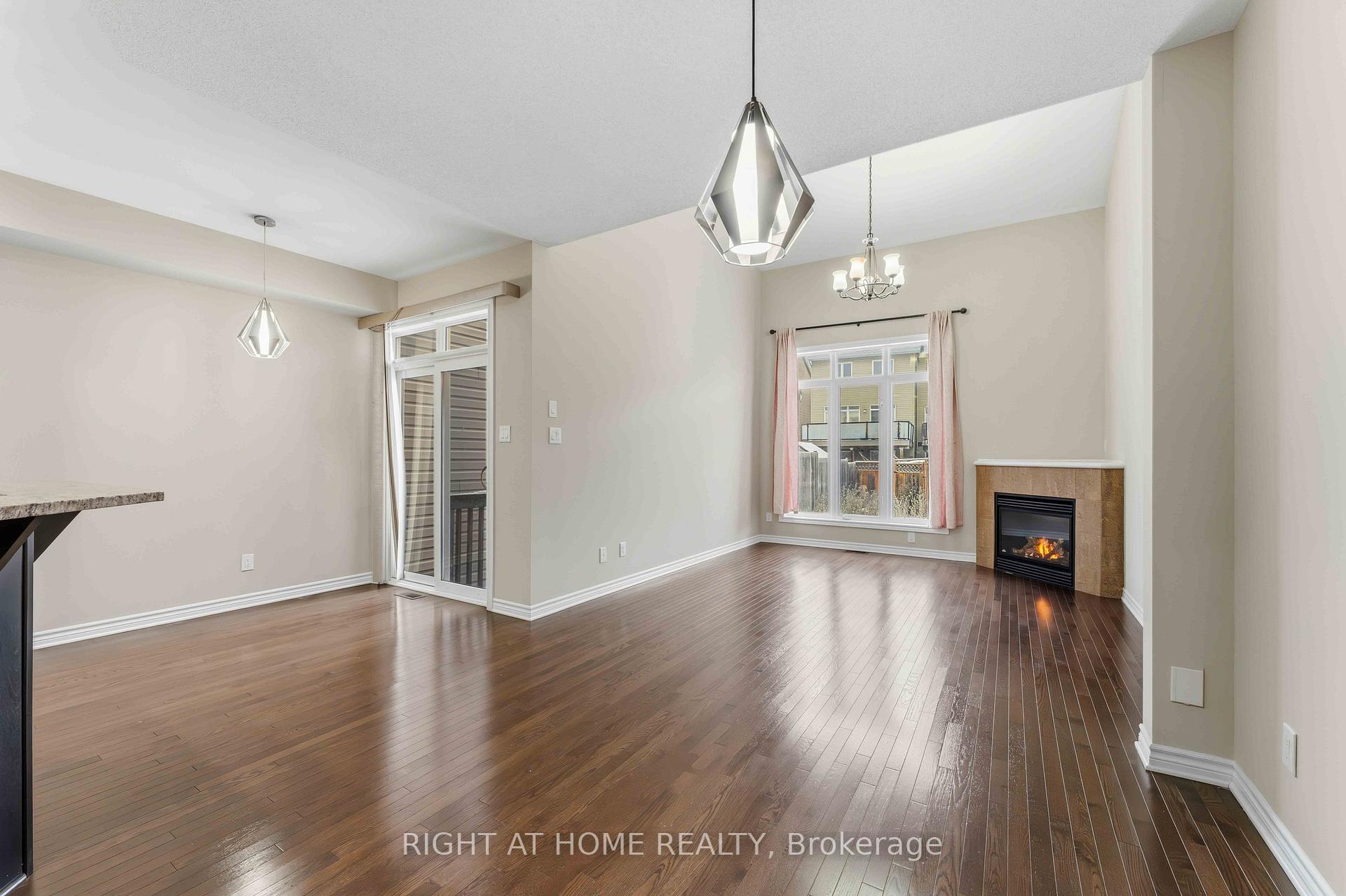 Photo 5 of 359 Kingbrook Drive, Ottawa, Kanata - Bridlewood — HOMEH