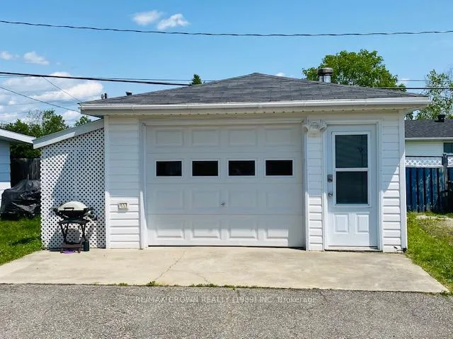 Photo 2 of 11 Kennedy Avenue, Kapuskasing — HOMEH
