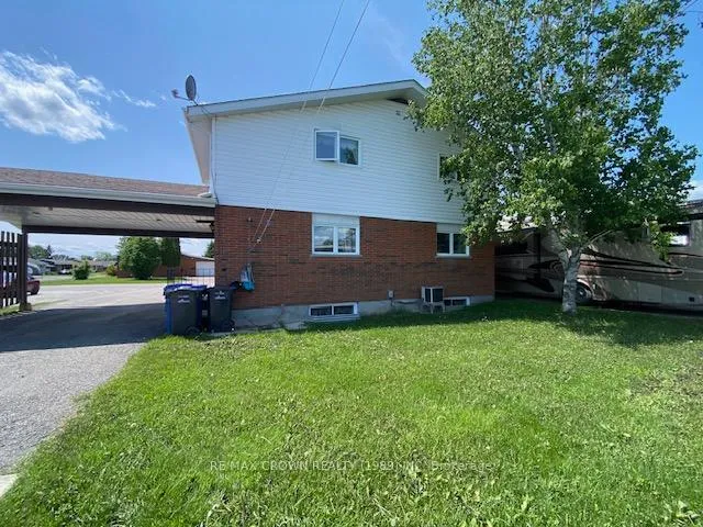 Photo 8 of 11 Kennedy Avenue, Kapuskasing — HOMEH