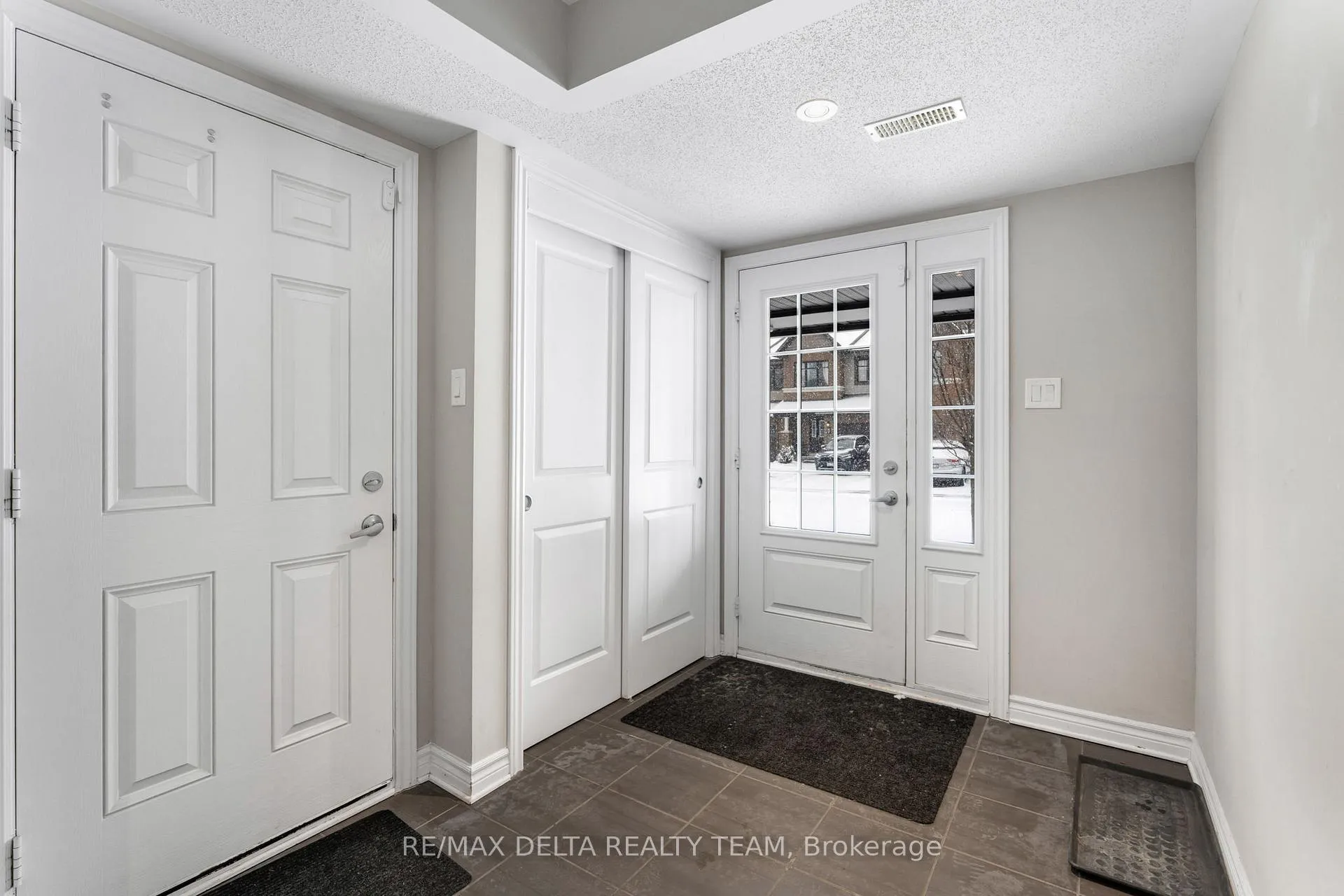 Photo 3 of 64 Fallengale Crescent, Ottawa, Kanata - Kanata Lakes/Heritage Hills — HOMEH