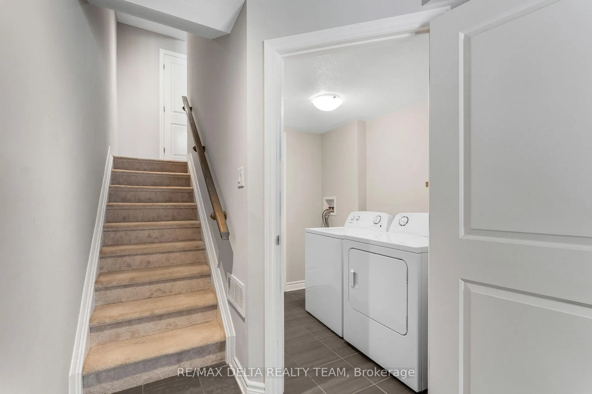 Photo 4 of 64 Fallengale Crescent, Ottawa, Kanata - Kanata Lakes/Heritage Hills — HOMEH