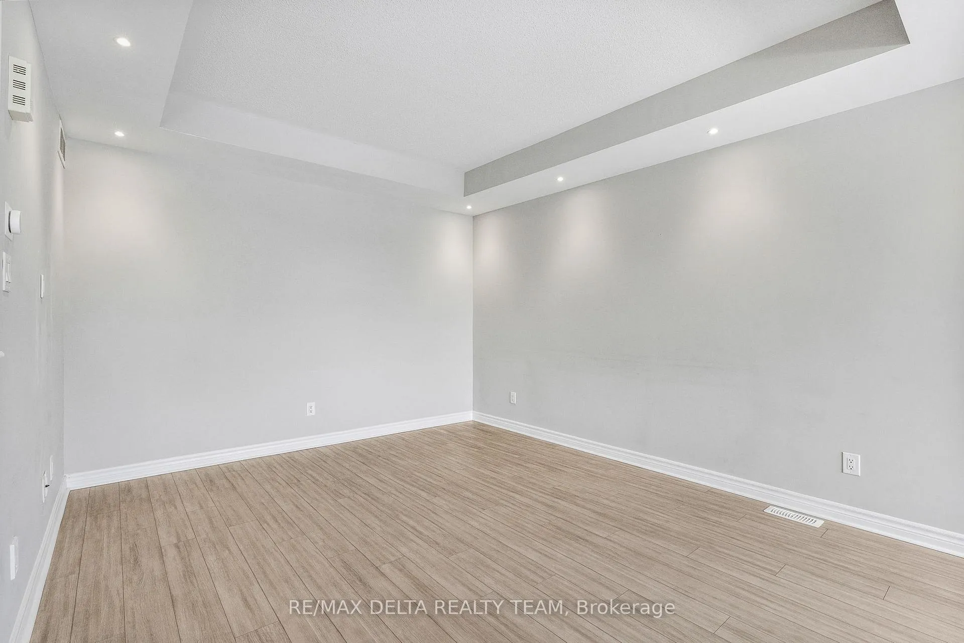 Photo 6 of 64 Fallengale Crescent, Ottawa, Kanata - Kanata Lakes/Heritage Hills — HOMEH