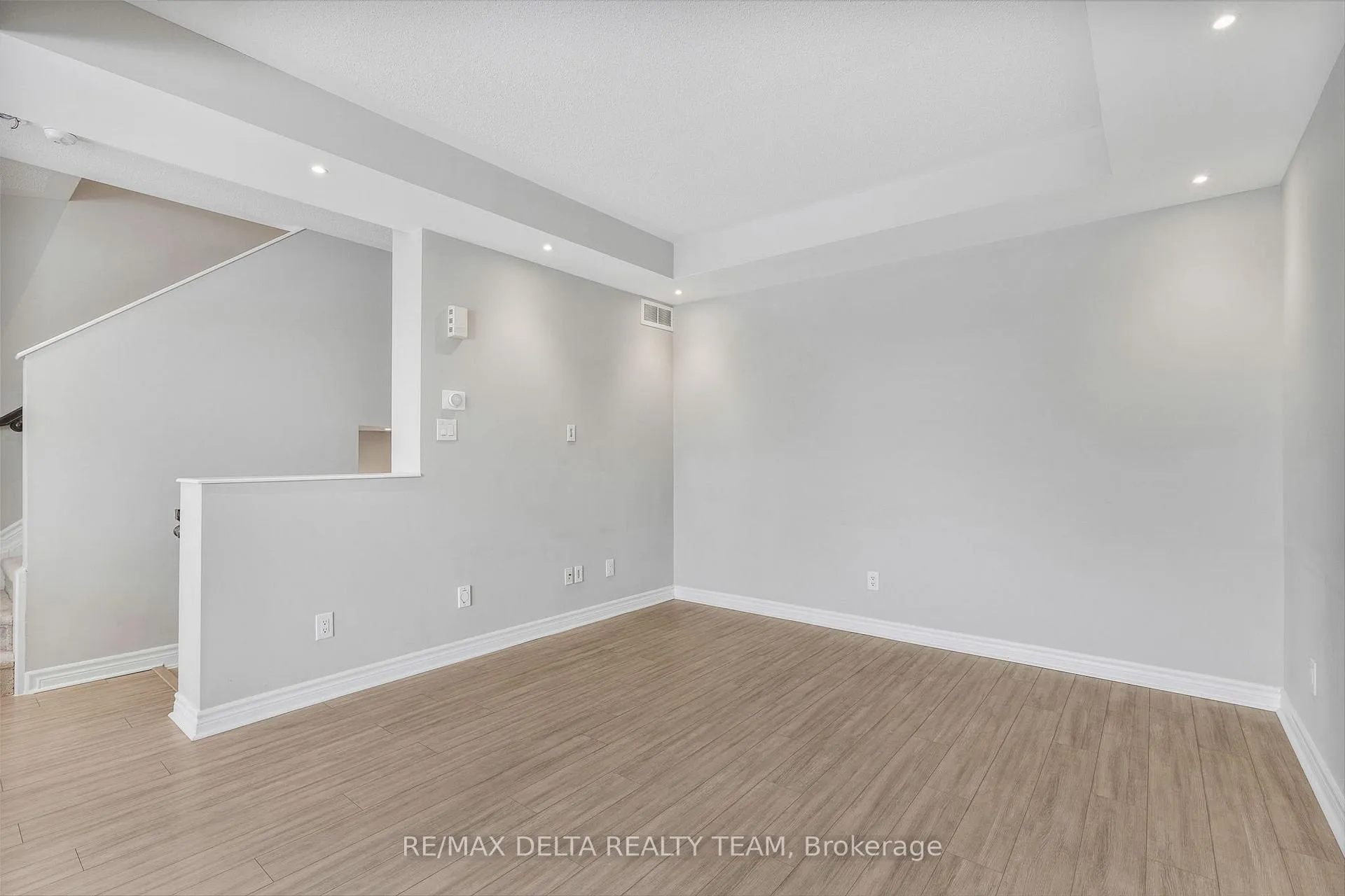 Photo 7 of 64 Fallengale Crescent, Ottawa, Kanata - Kanata Lakes/Heritage Hills — HOMEH
