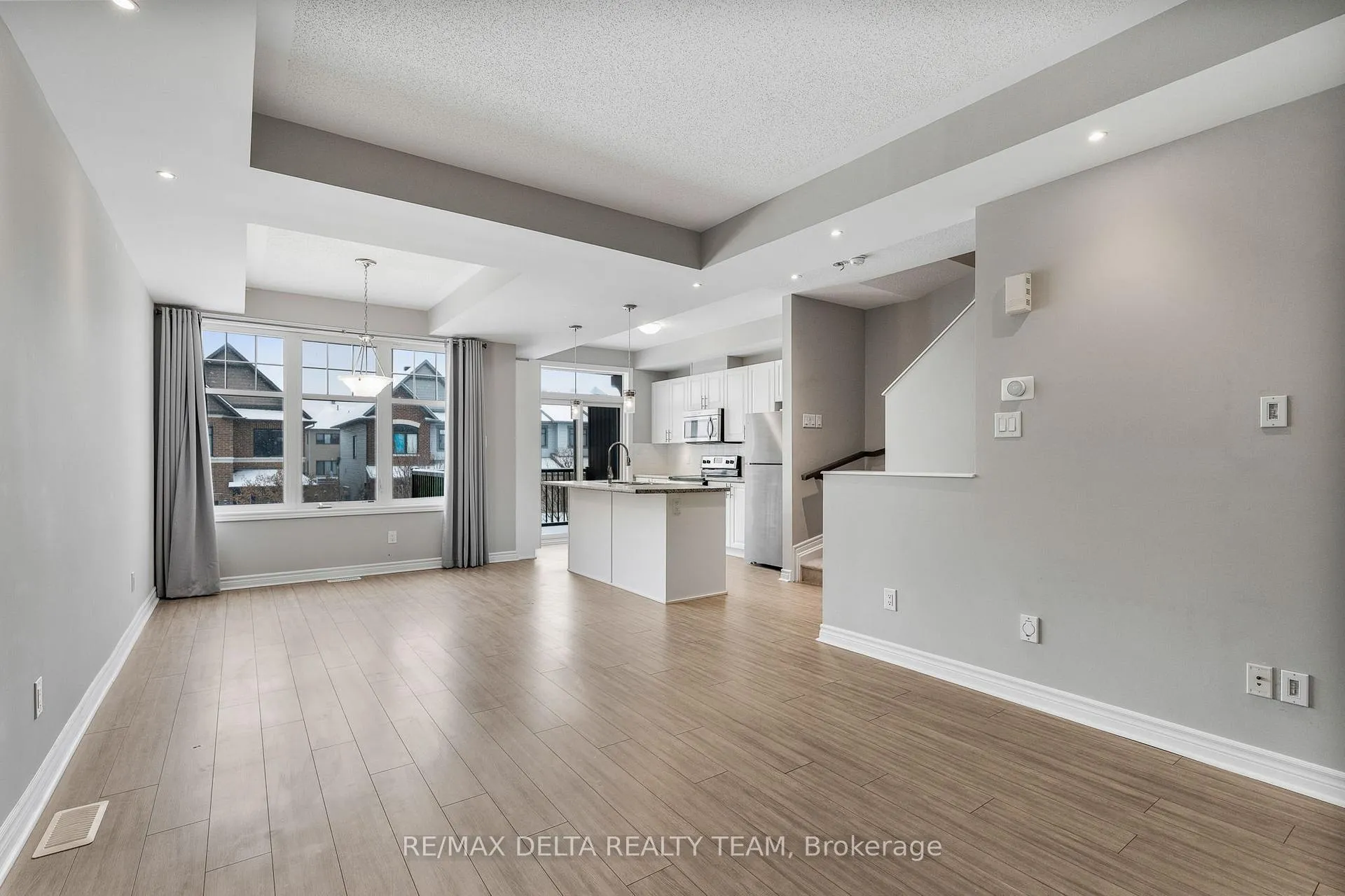 Photo 8 of 64 Fallengale Crescent, Ottawa, Kanata - Kanata Lakes/Heritage Hills — HOMEH