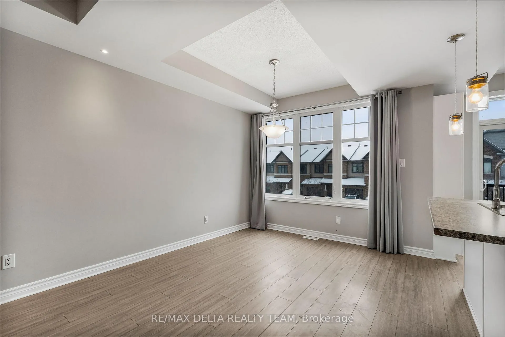 Photo 9 of 64 Fallengale Crescent, Ottawa, Kanata - Kanata Lakes/Heritage Hills — HOMEH