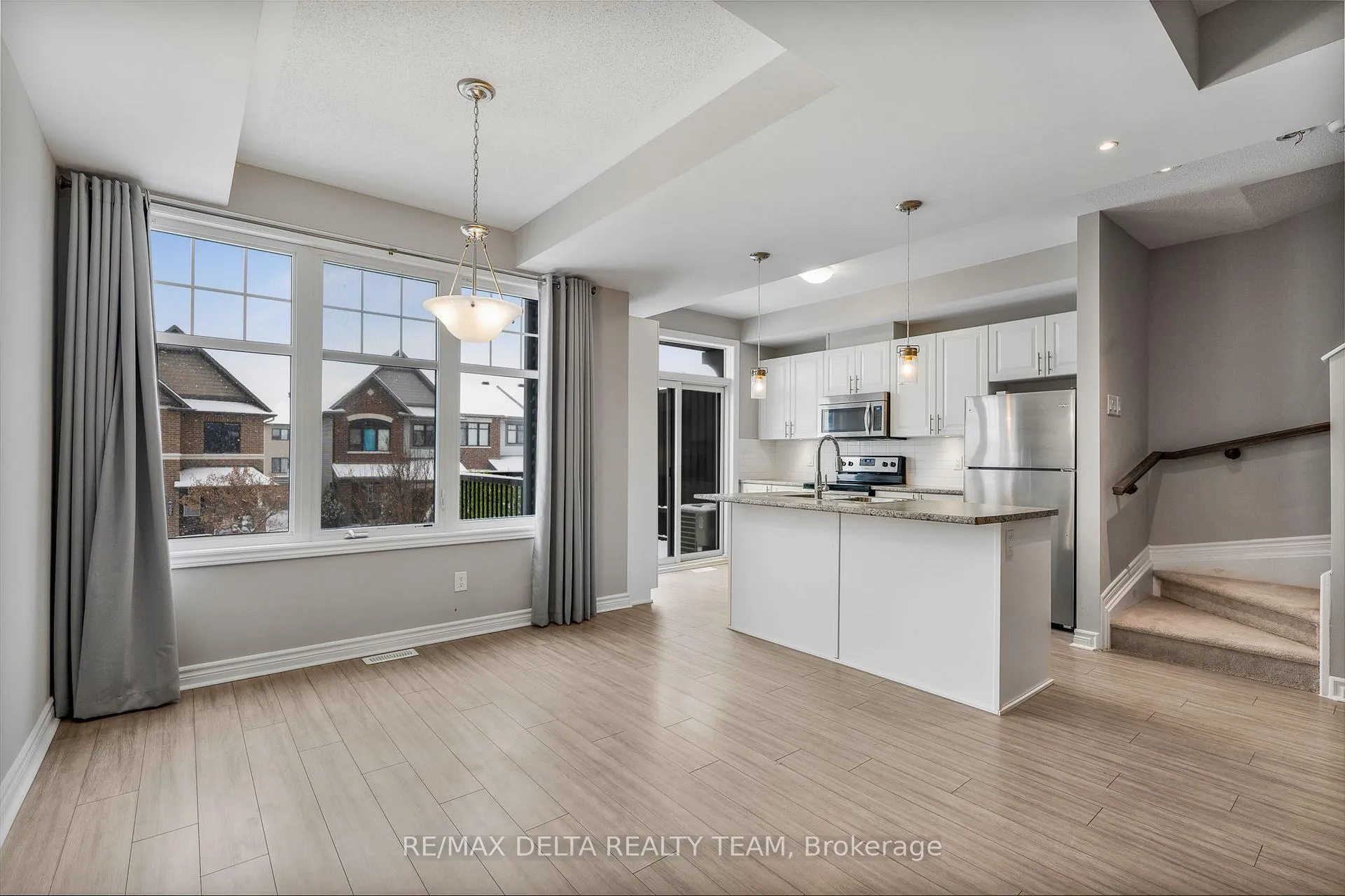 Photo 10 of 64 Fallengale Crescent, Ottawa, Kanata - Kanata Lakes/Heritage Hills — HOMEH