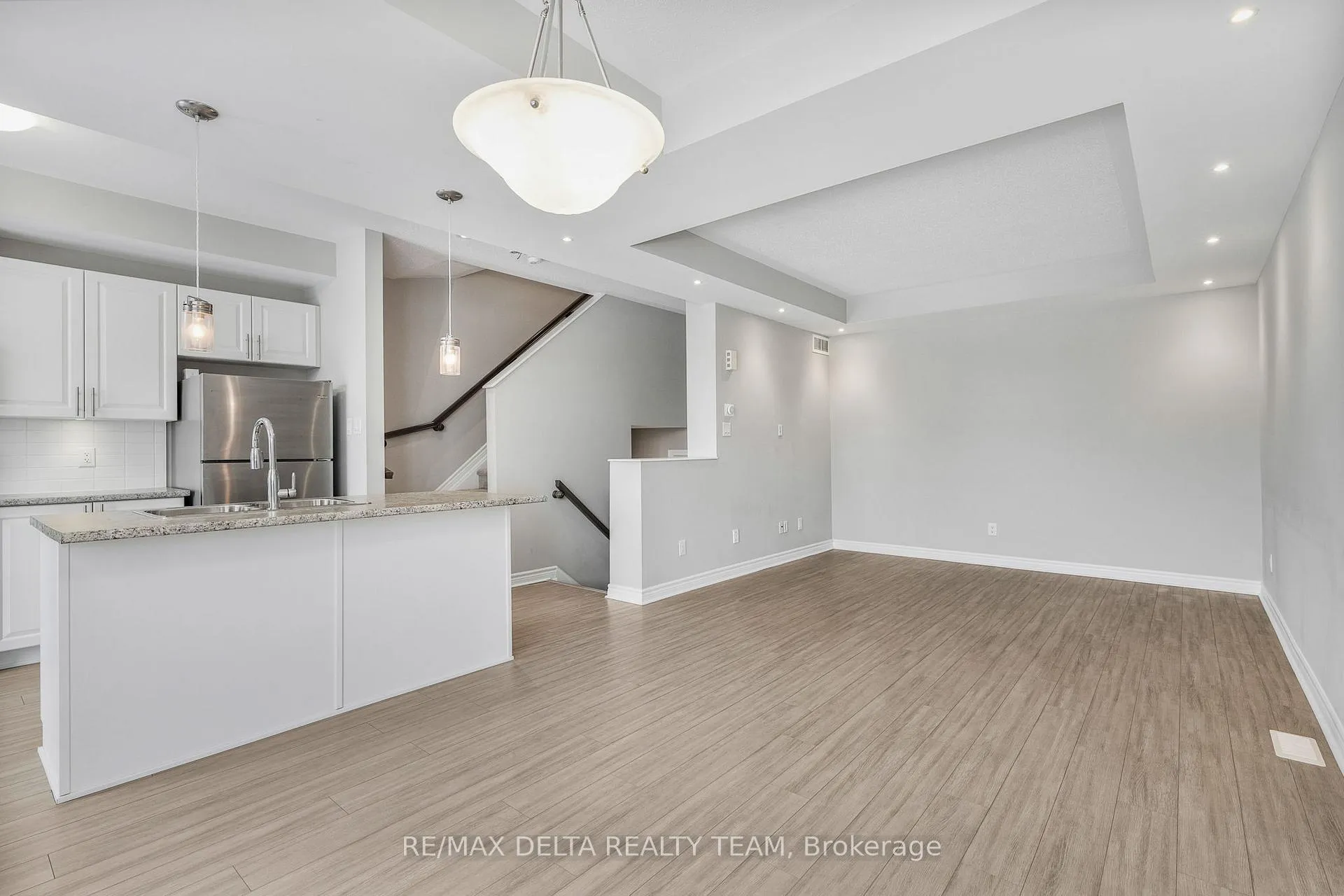 Photo 11 of 64 Fallengale Crescent, Ottawa, Kanata - Kanata Lakes/Heritage Hills — HOMEH