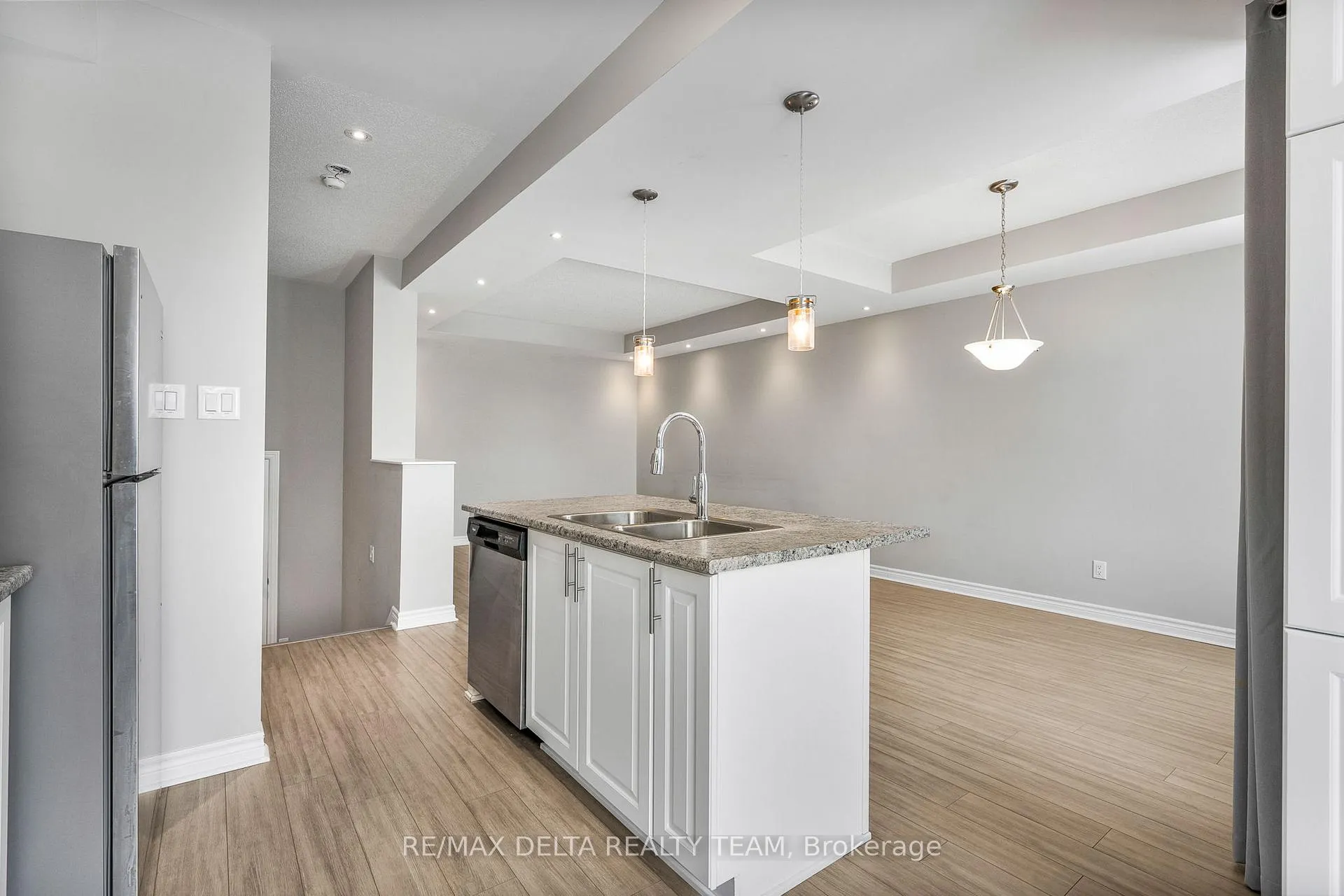Photo 15 of 64 Fallengale Crescent, Ottawa, Kanata - Kanata Lakes/Heritage Hills — HOMEH