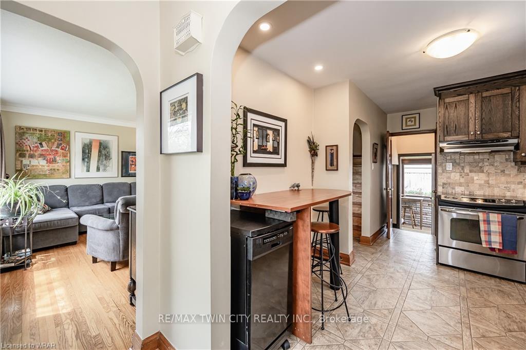 Photo 4 of 270 Mansion Street, Kitchener — HOMEH
