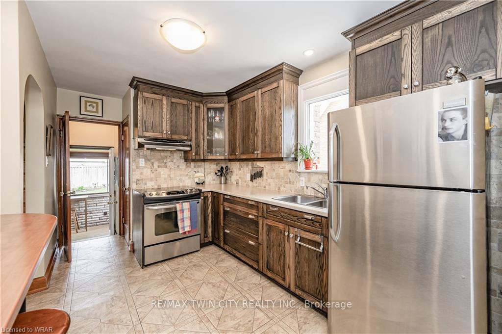 Photo 5 of 270 Mansion Street, Kitchener — HOMEH