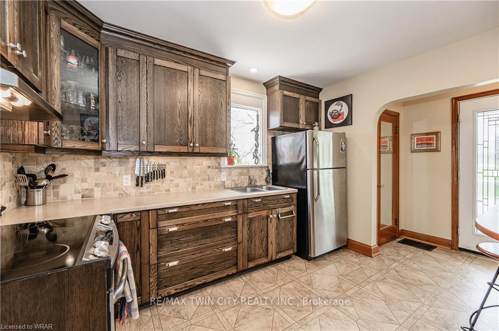 Photo 6 of 270 Mansion Street, Kitchener — HOMEH