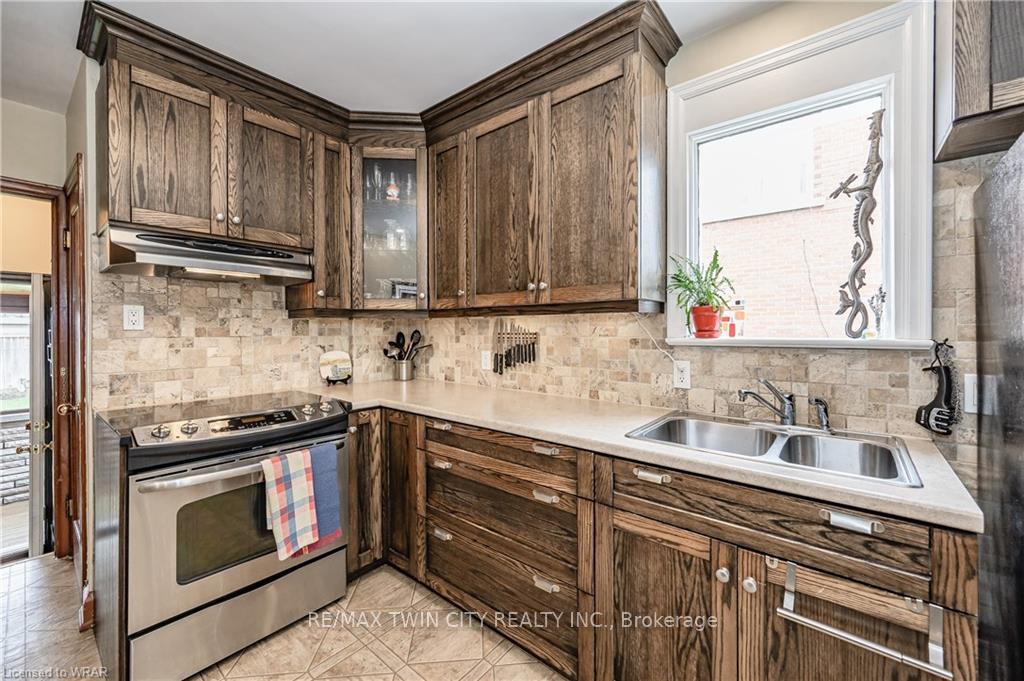 Photo 7 of 270 Mansion Street, Kitchener — HOMEH