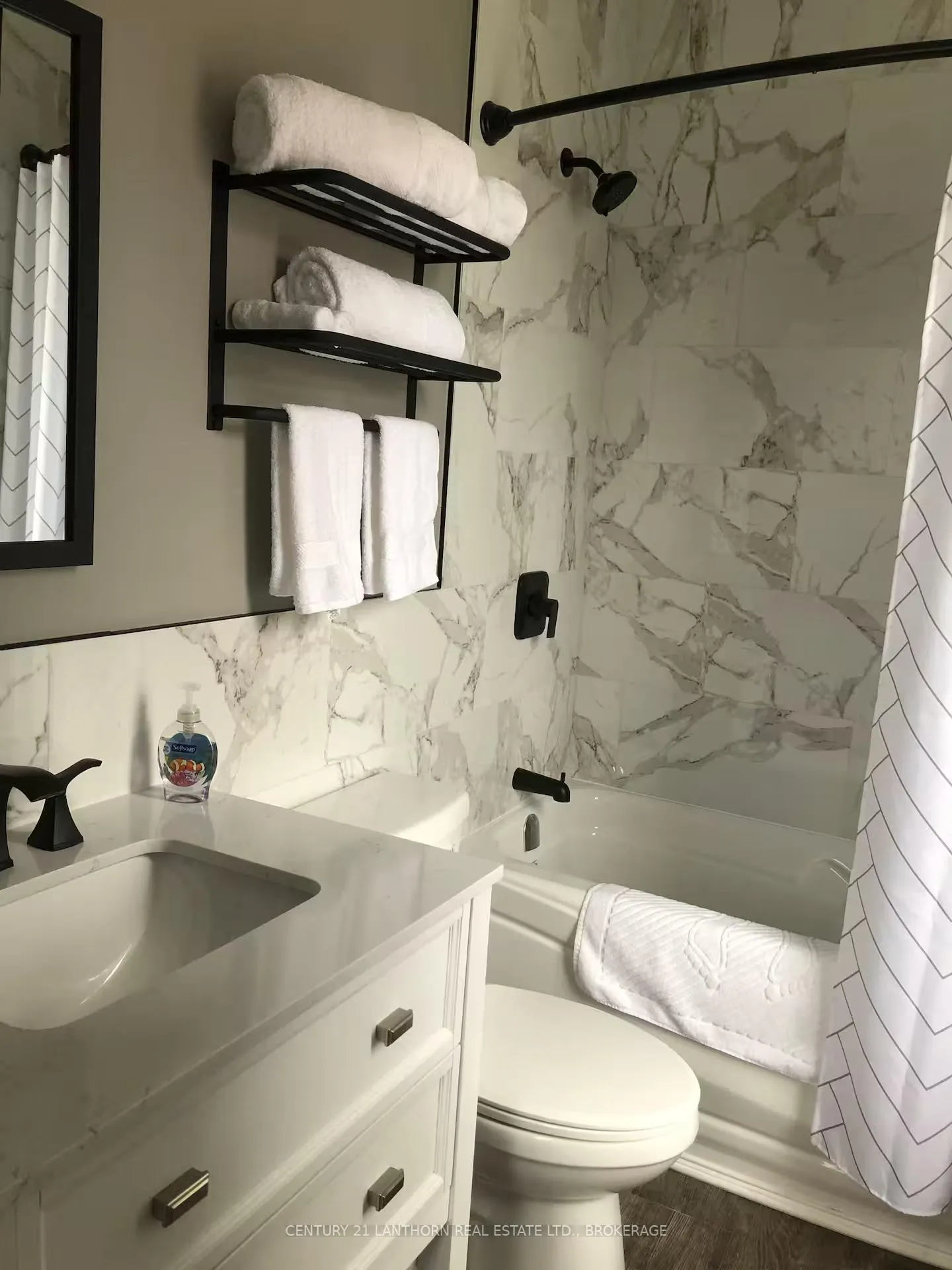 Photo 10 of Unit 2, 45 Chestnut Street, Kingston, East of Sir John A. Blvd — HOMEH