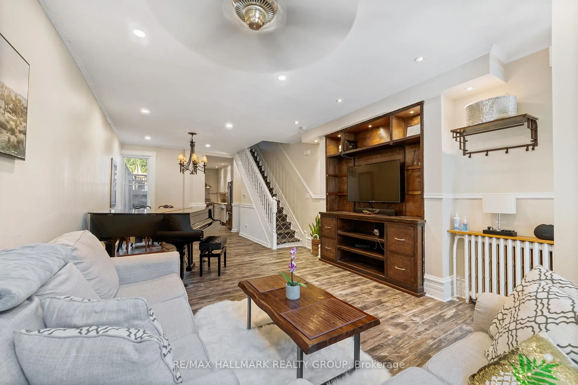 Photo 8 of 181 Guigues Avenue, Ottawa, Lower Town/Byward Market — HOMEH