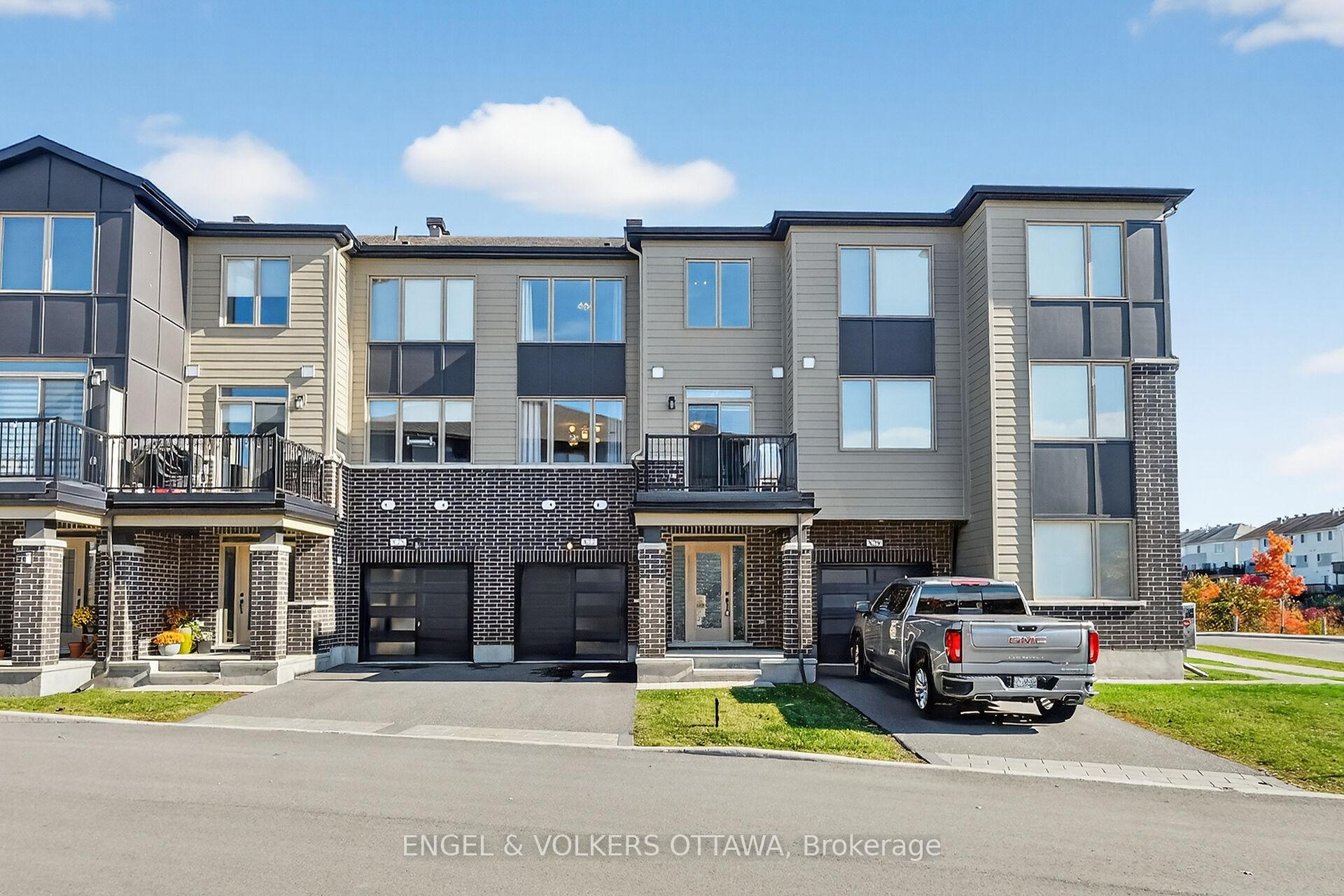 Front of 827 Kiniw Private