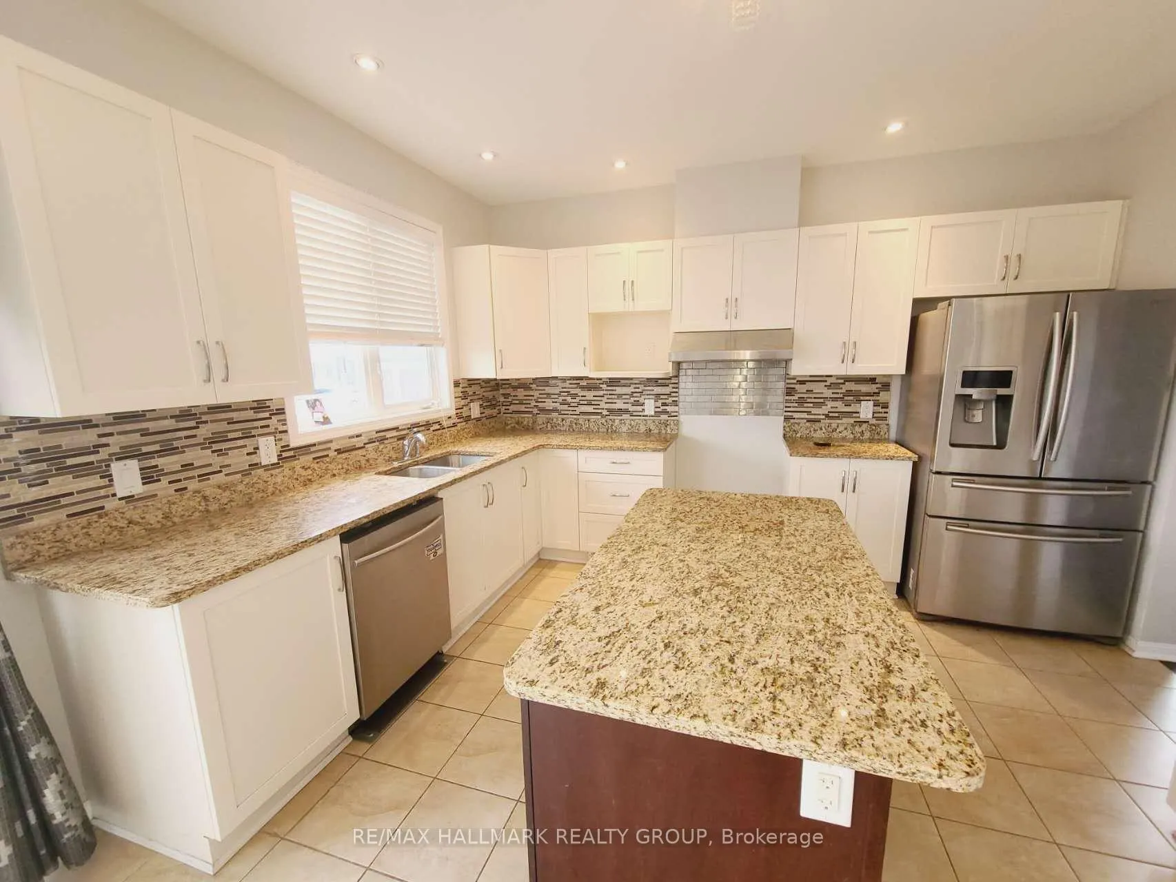 Photo 8 of 248 Huntsville Drive, Ottawa, Kanata - Kanata Lakes/Heritage Hills — HOMEH