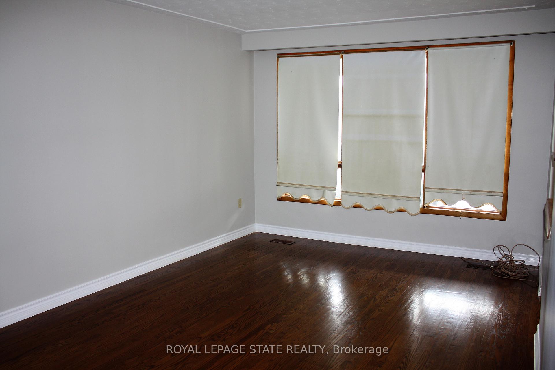 Photo 3 of 69 Adair Avenue N, Hamilton, McQuesten — HOMEH