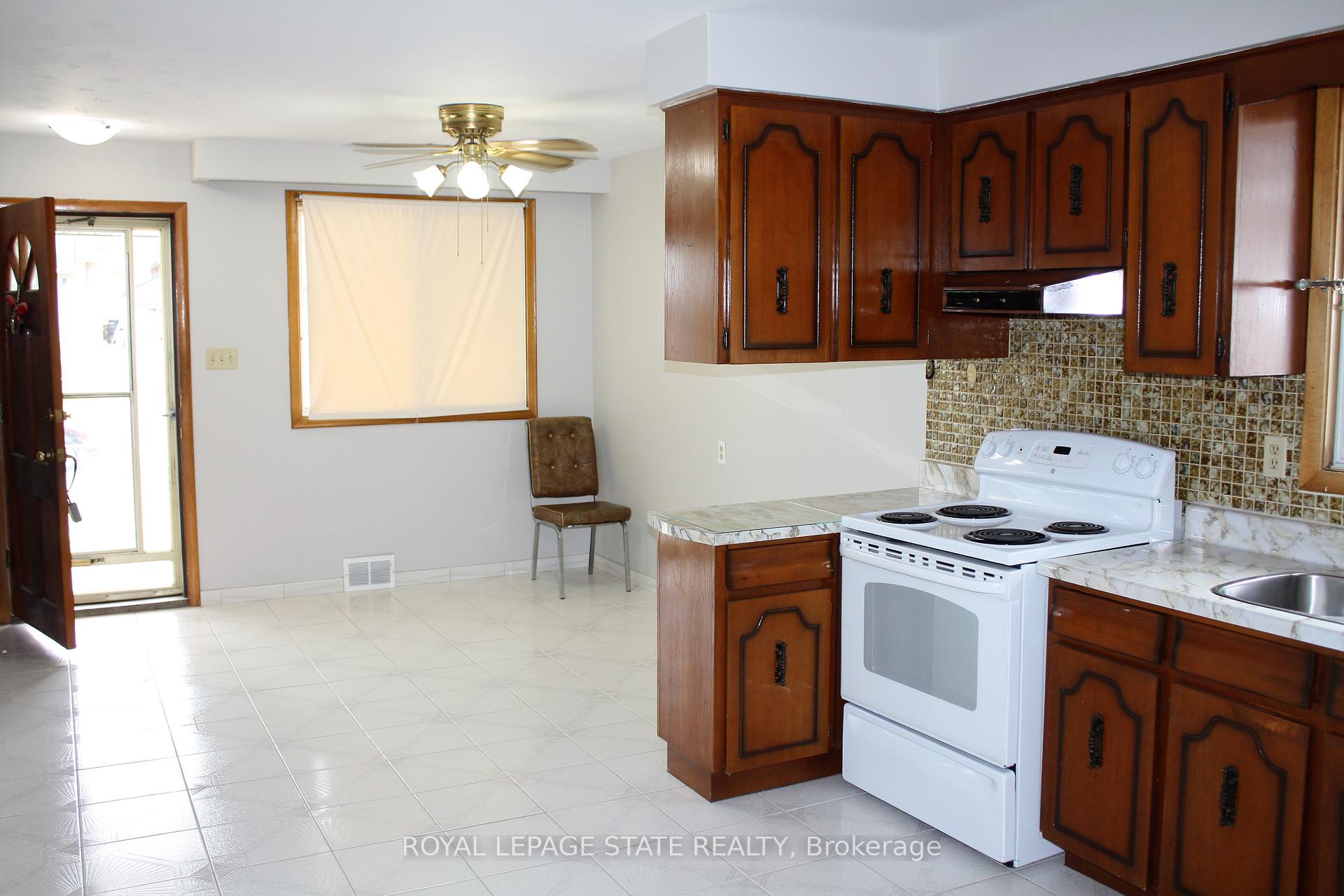Photo 4 of 69 Adair Avenue N, Hamilton, McQuesten — HOMEH