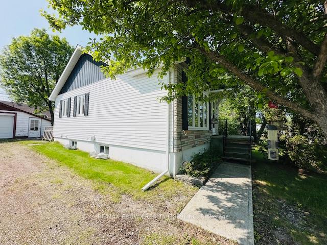 Photo 8 of 15 Poplar Crescent, Kapuskasing — HOMEH